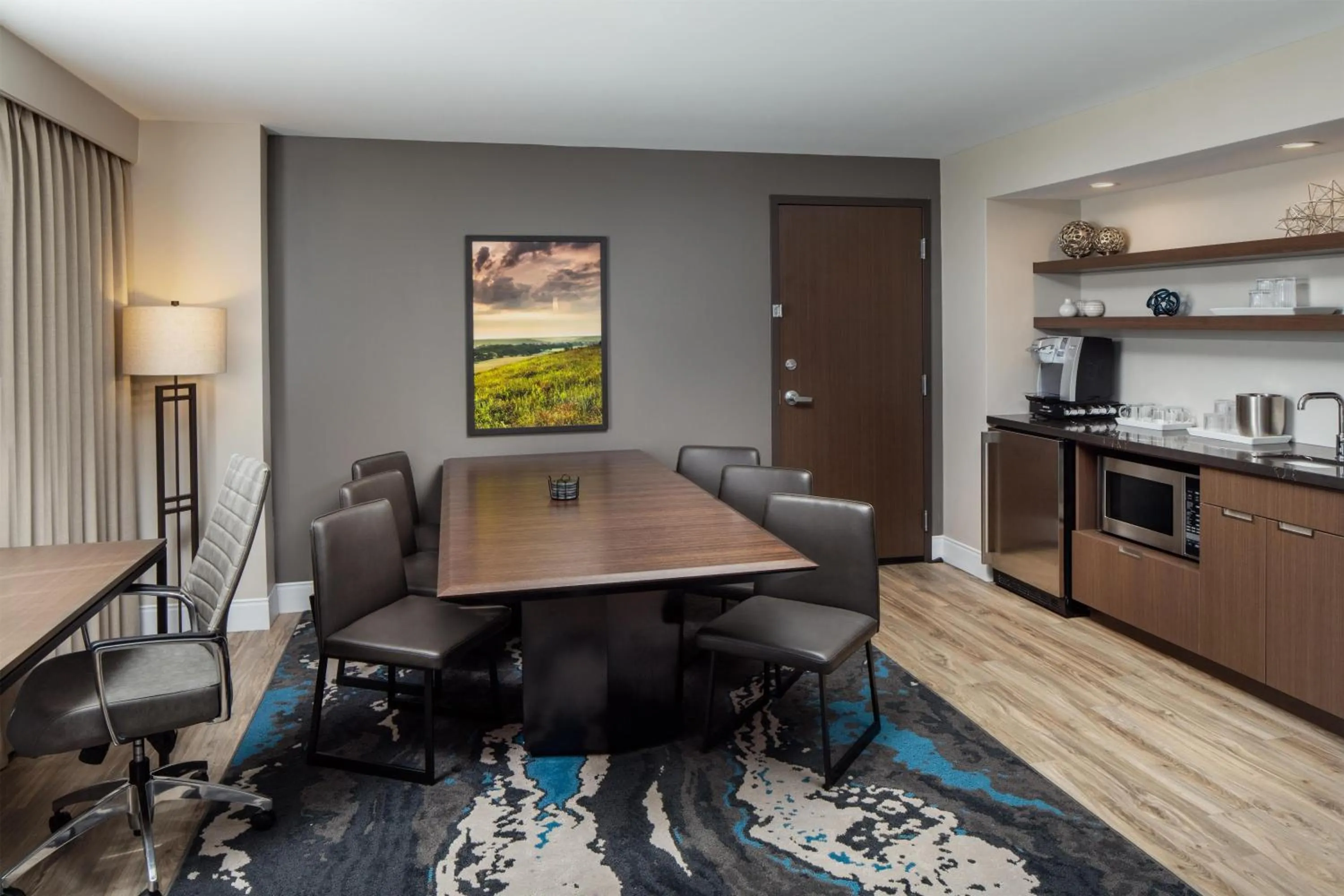 Photo of the whole room in Hyatt Regency Wichita