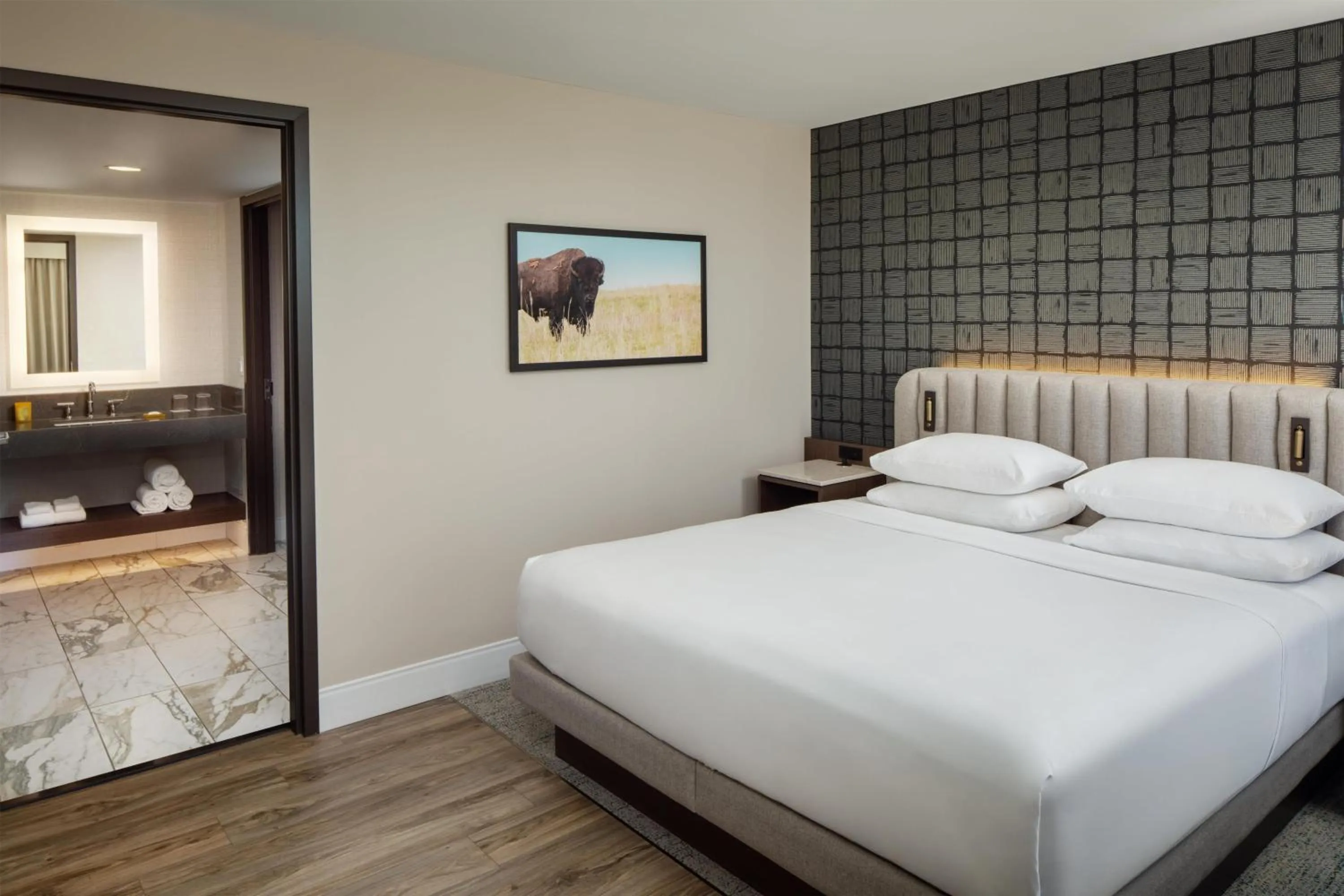 Photo of the whole room, Bed in Hyatt Regency Wichita