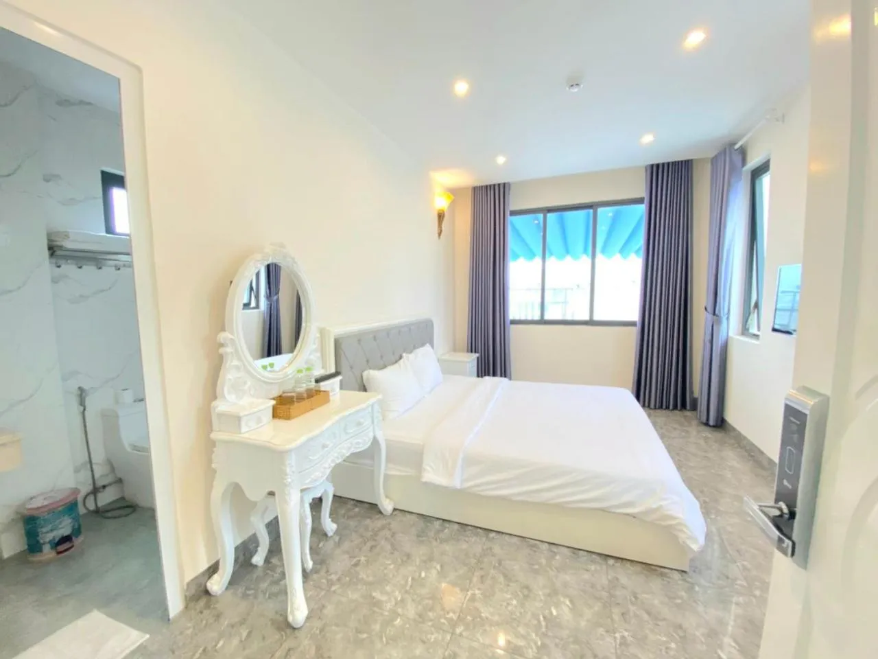 Photo of the whole room, Bed in Sun Beach Hotel