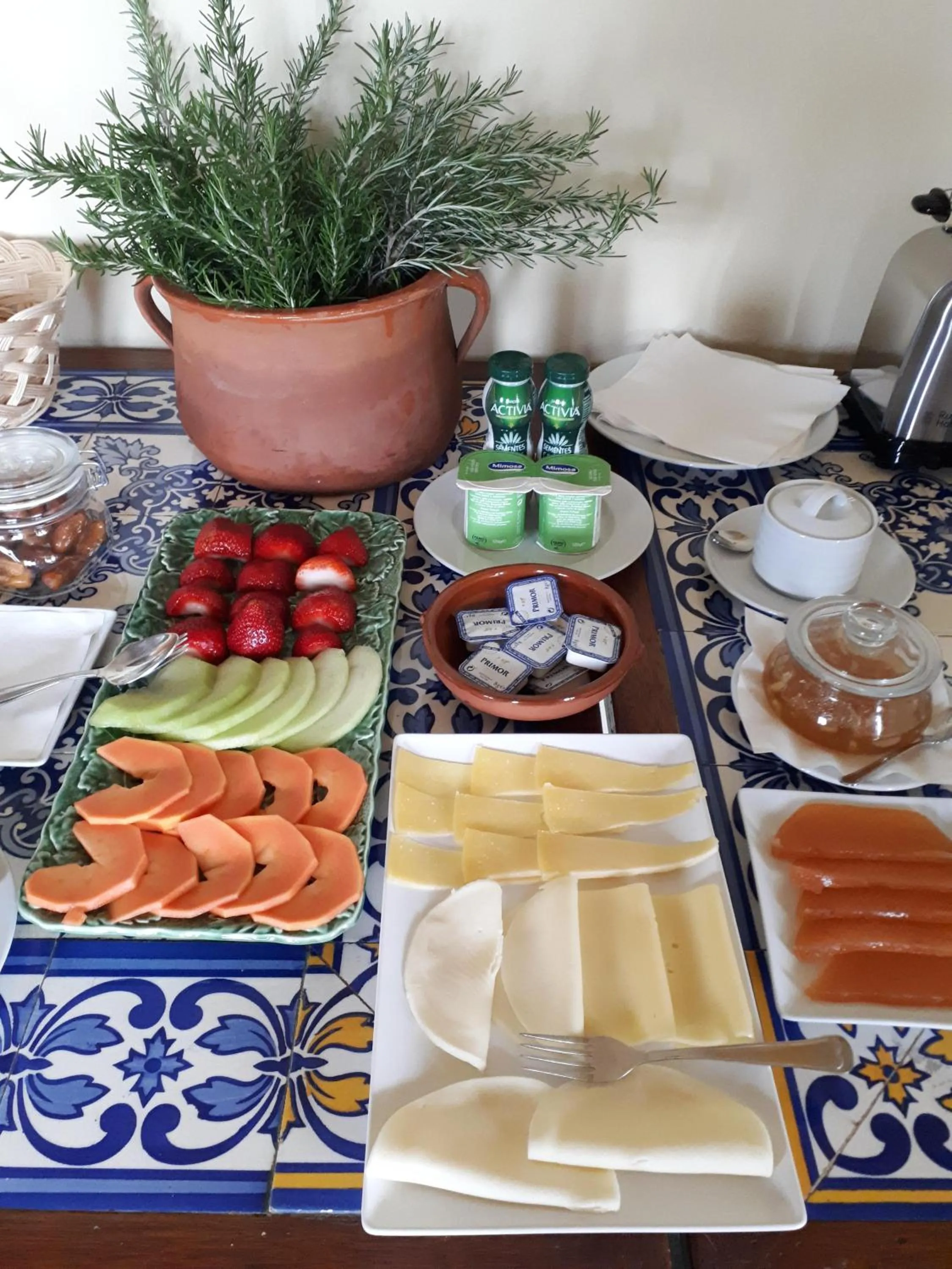 Buffet breakfast in Monte da Floresta B&B