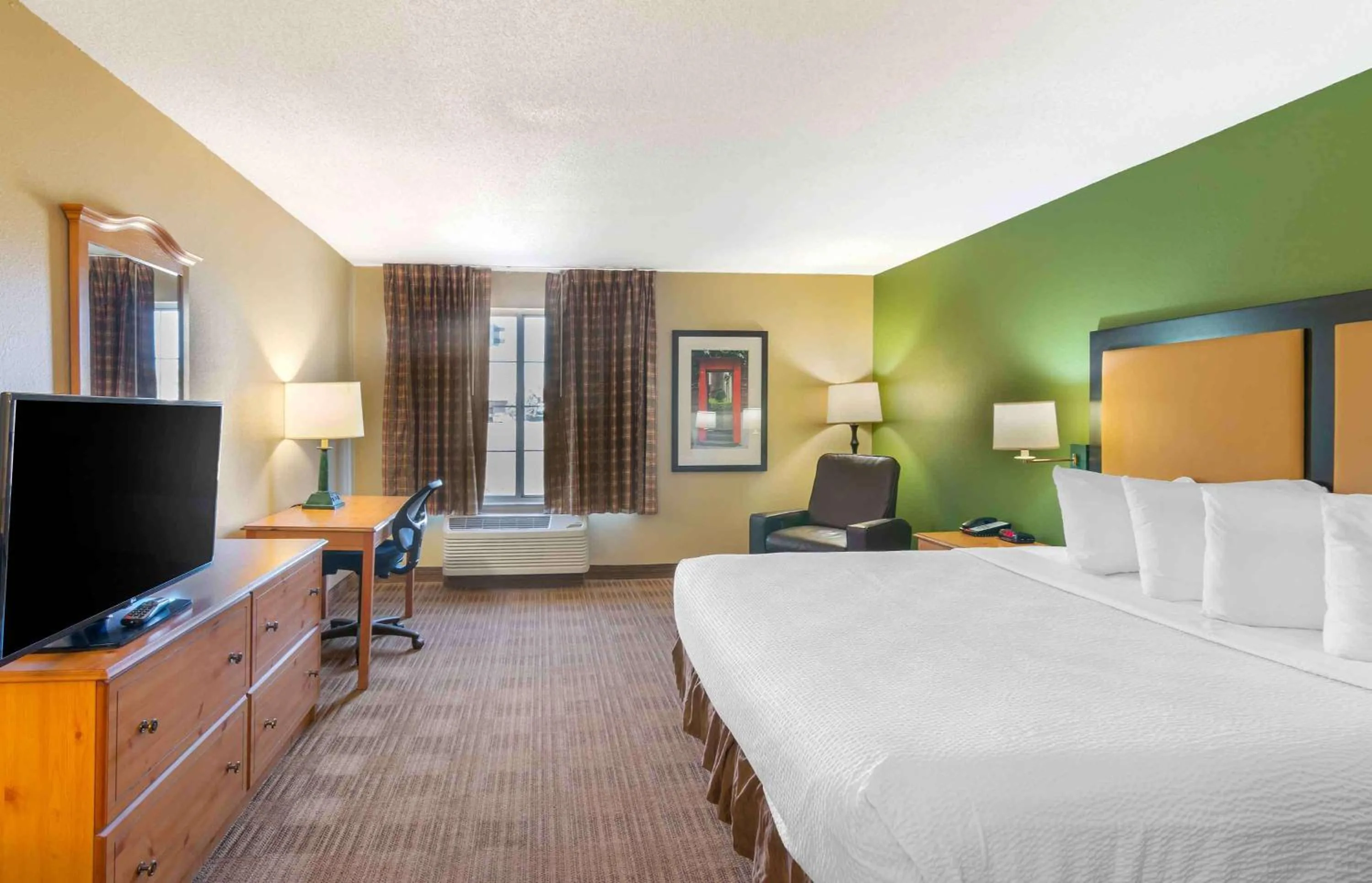 Bedroom in Extended Stay America Suites - Kansas City - Country Club Plaza