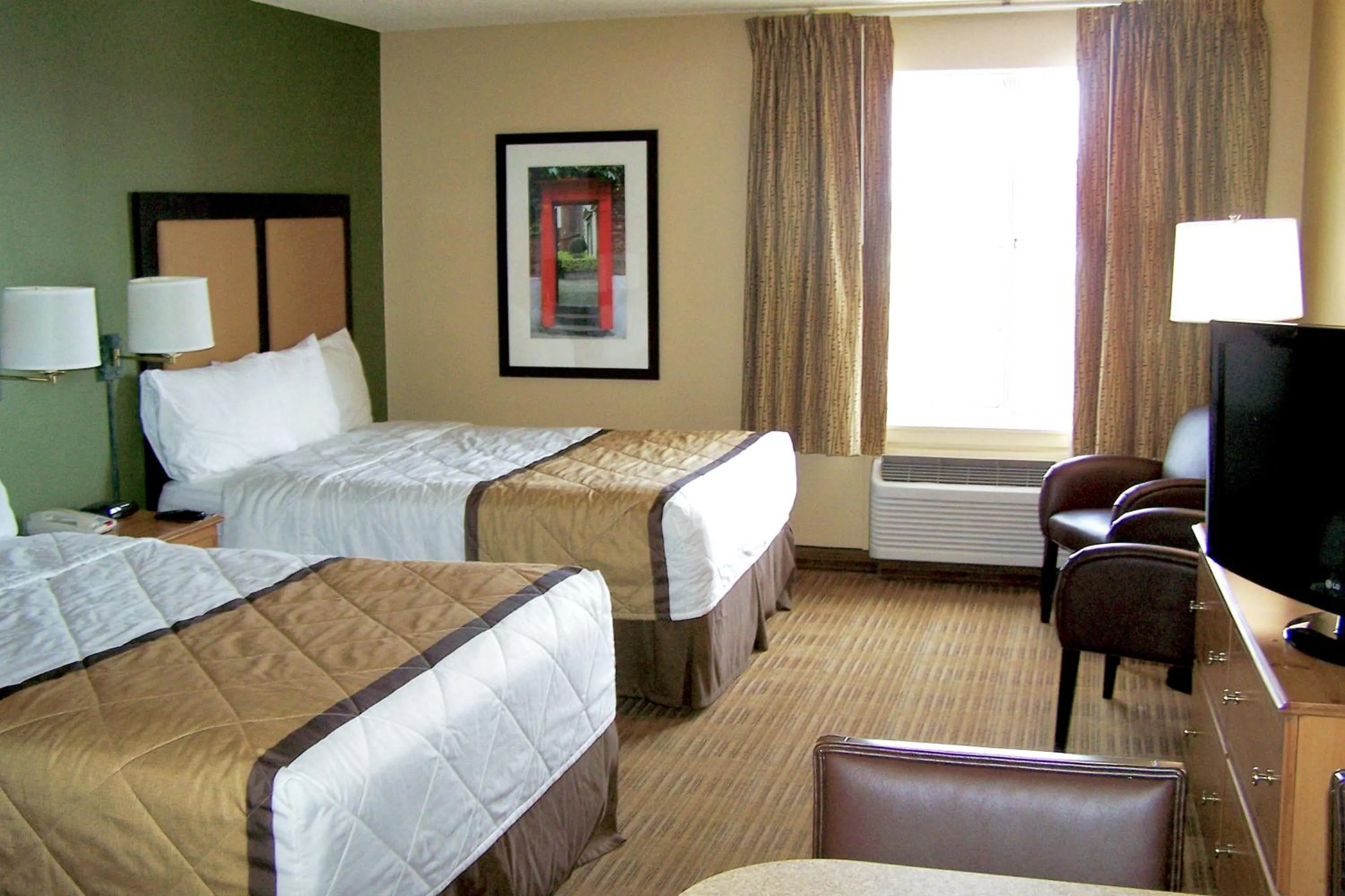 Bed in Extended Stay America Suites - Kansas City - Country Club Plaza