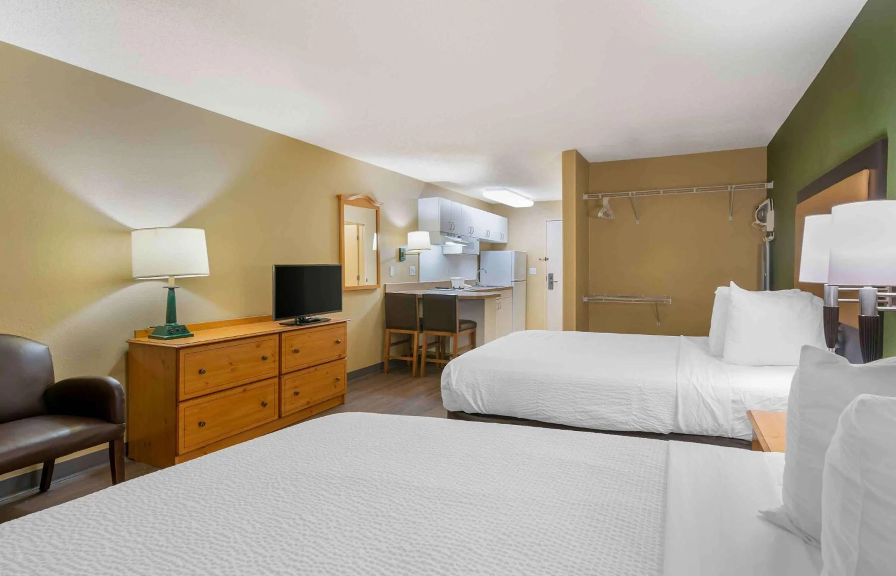 Bedroom in Extended Stay America Suites - Kansas City - Country Club Plaza