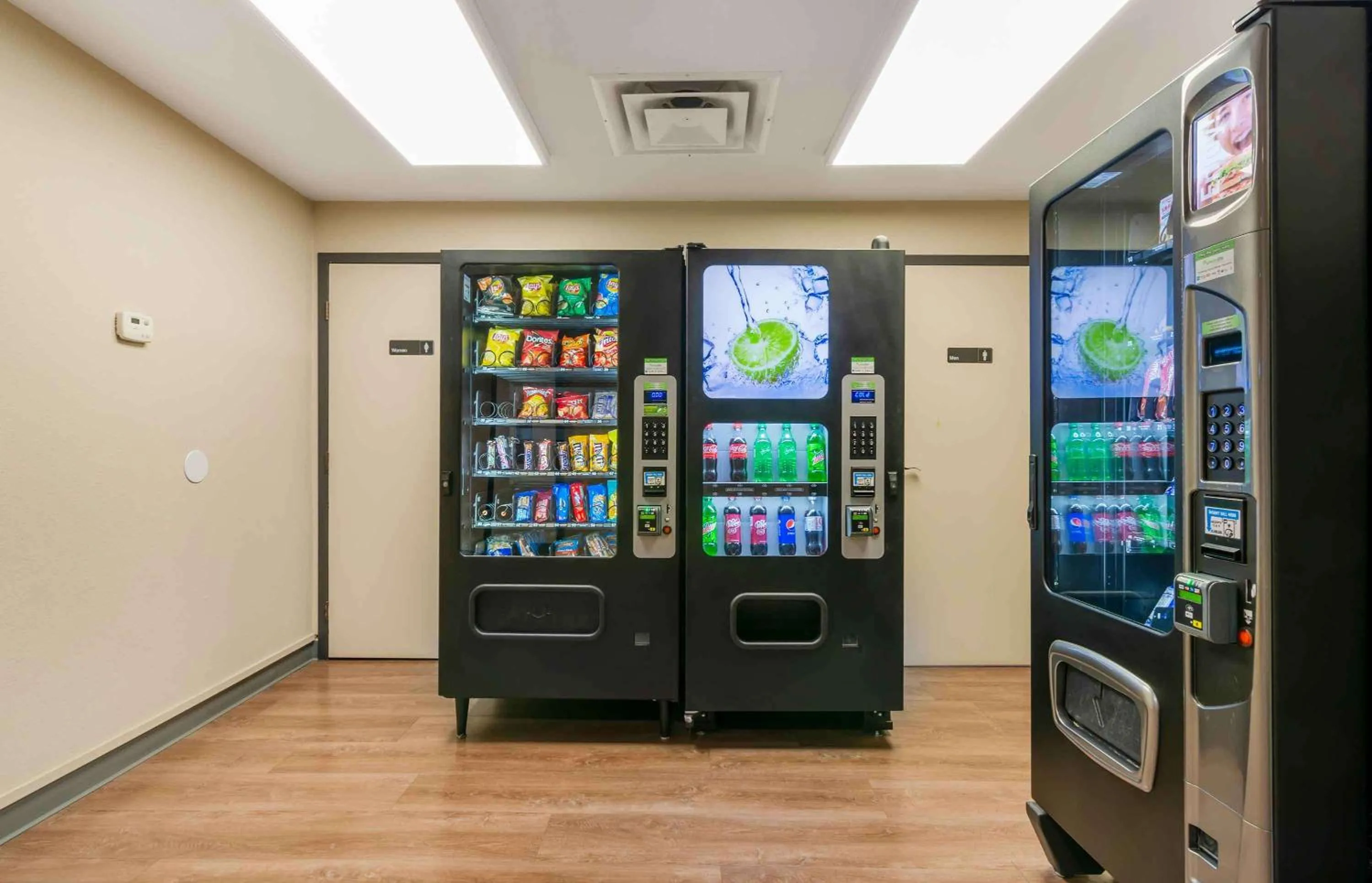 Property building in Extended Stay America Suites - Kansas City - Country Club Plaza