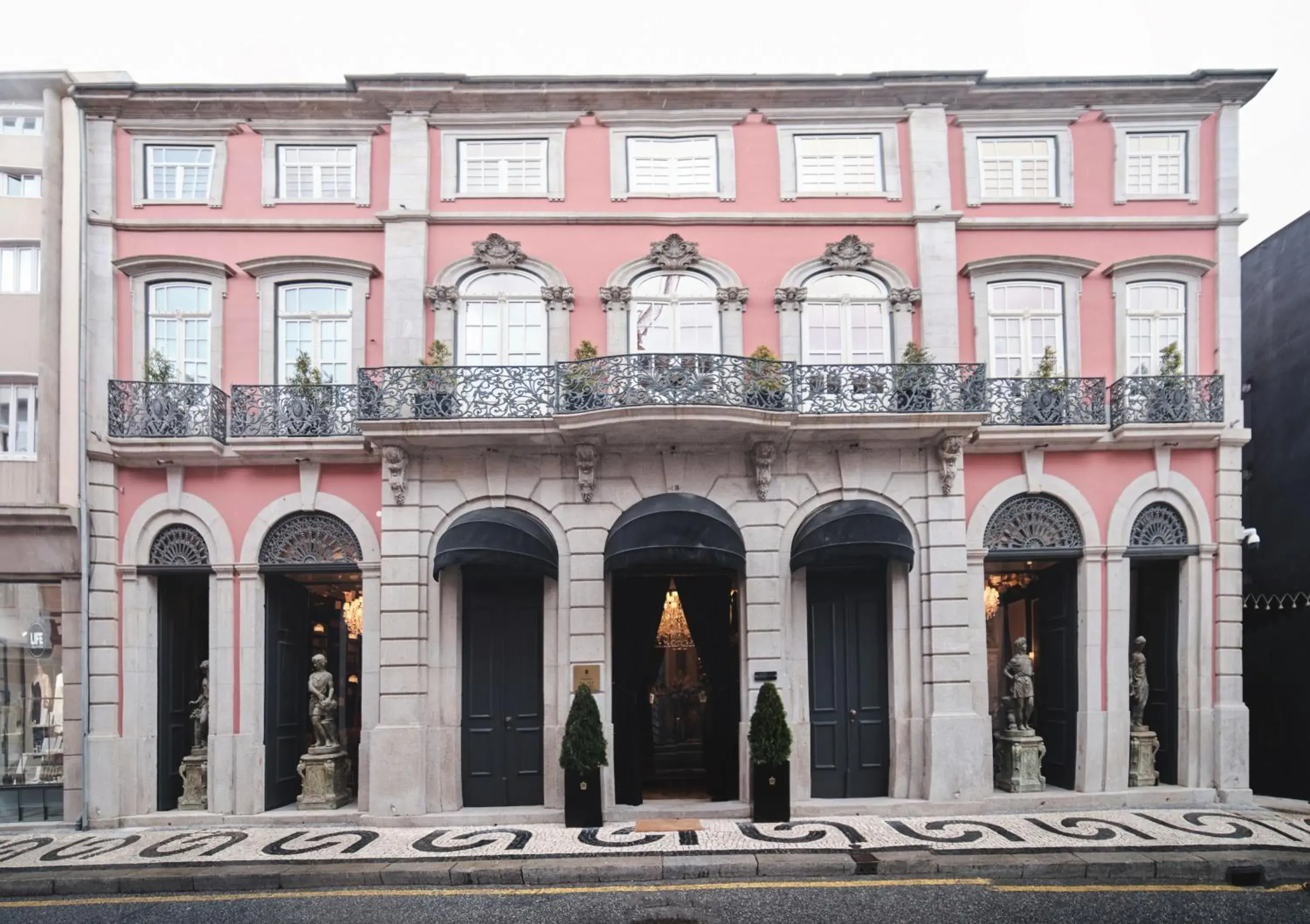 Property building in Torel Palace Porto Property building in Torel Palace Porto