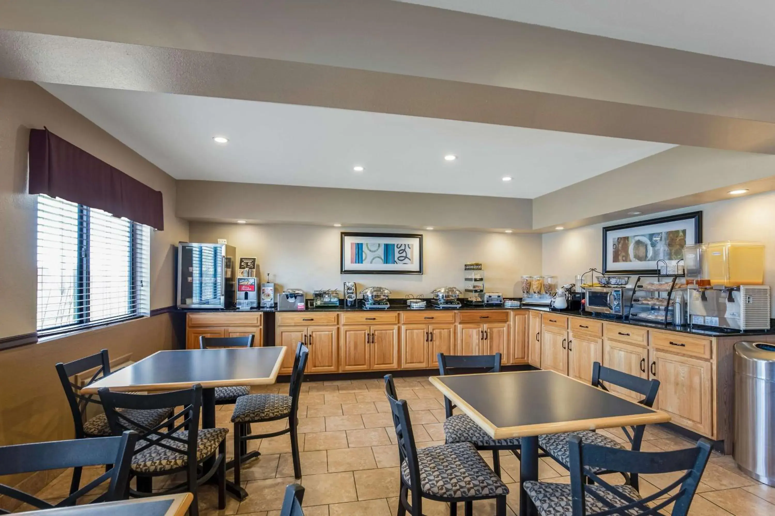 Breakfast in Best Western U.S. Inn Breakfast in Best Western U.S. Inn