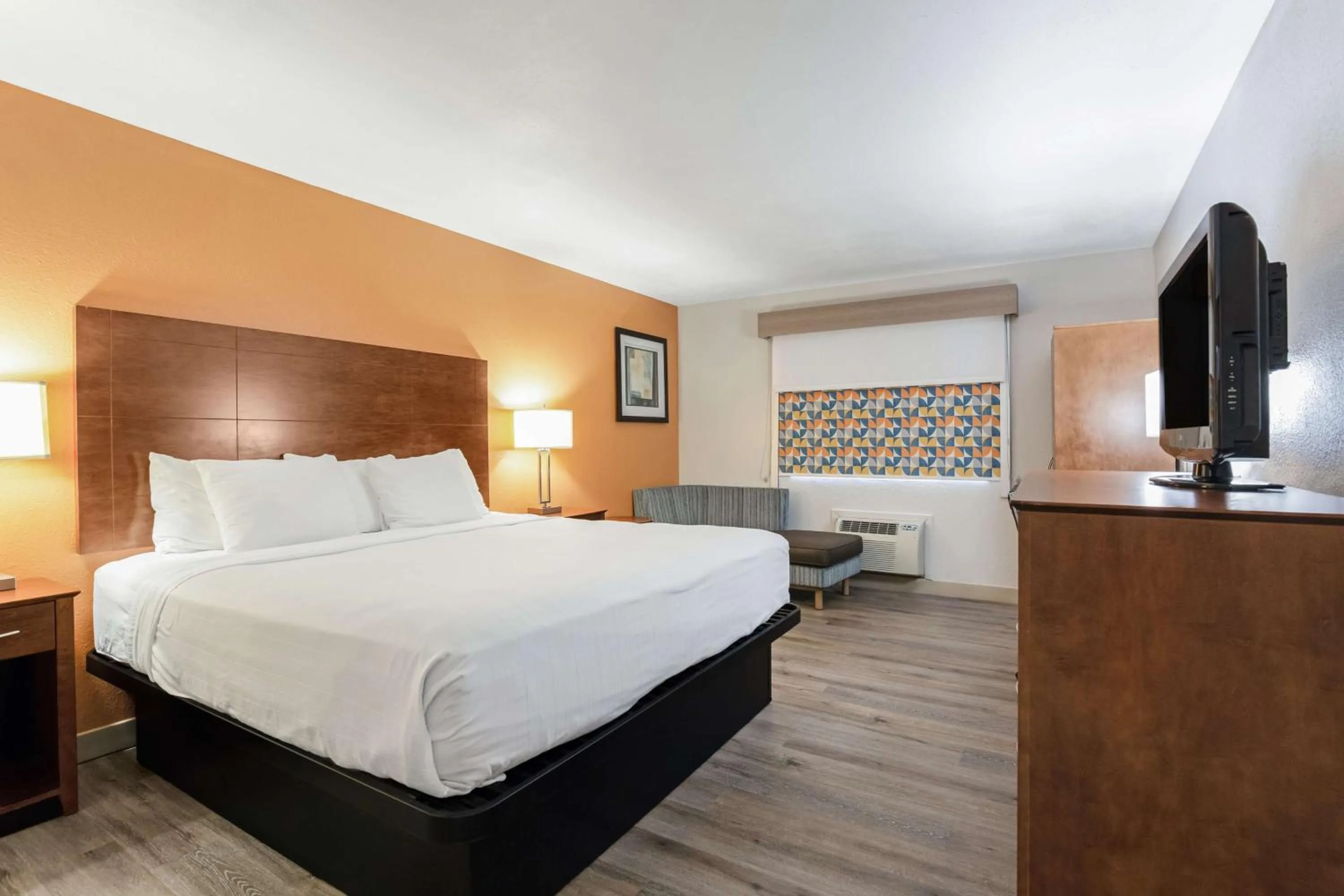 Bedroom, Bed in Best Western U.S. Inn