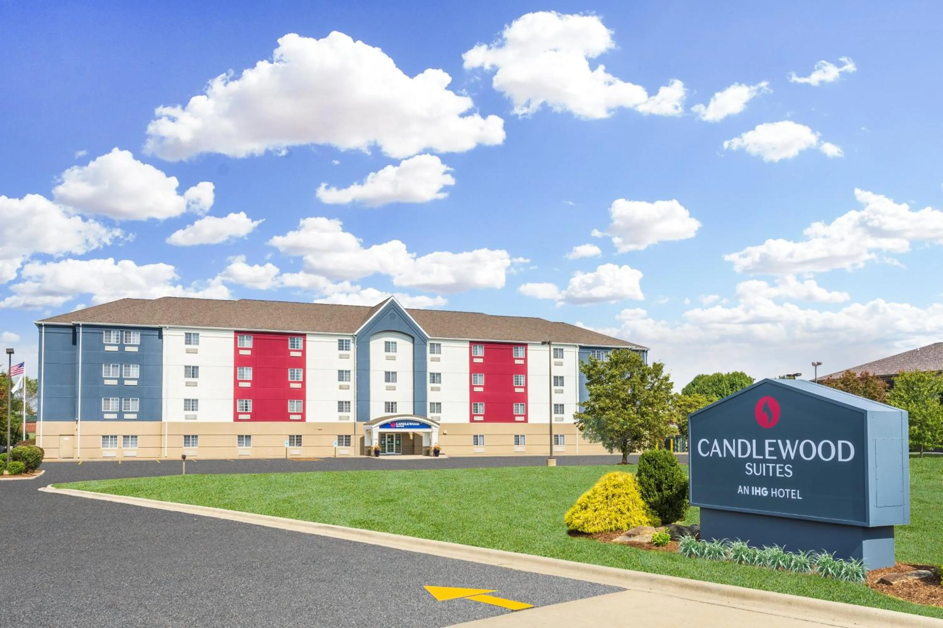 Property building in Candlewood Suites Ofallon, Il - St. Louis Area by IHG