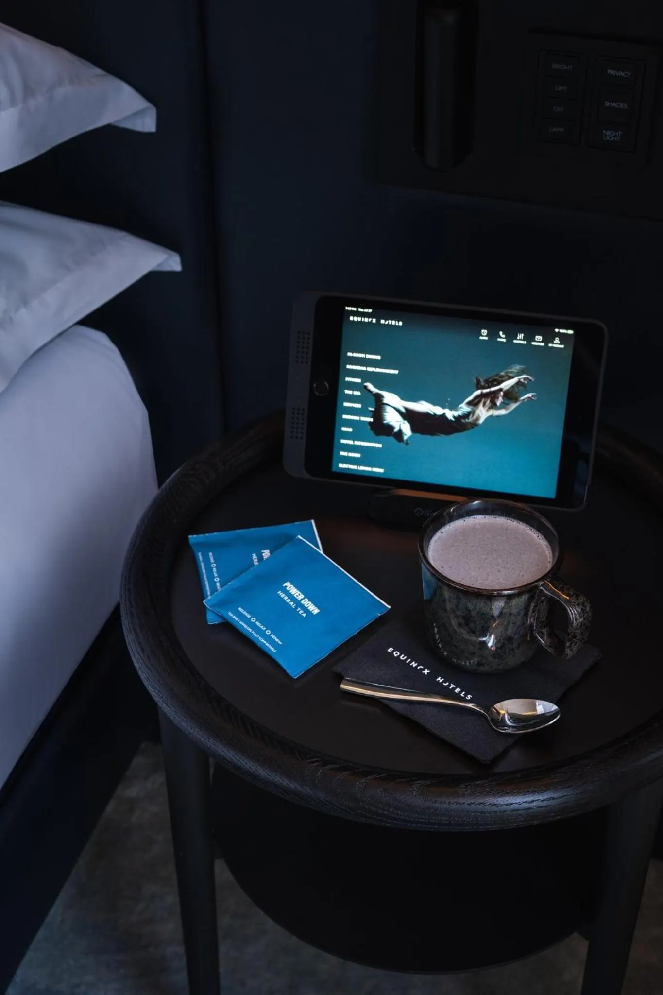 Facade/entrance, Bed in Equinox Hotel New York