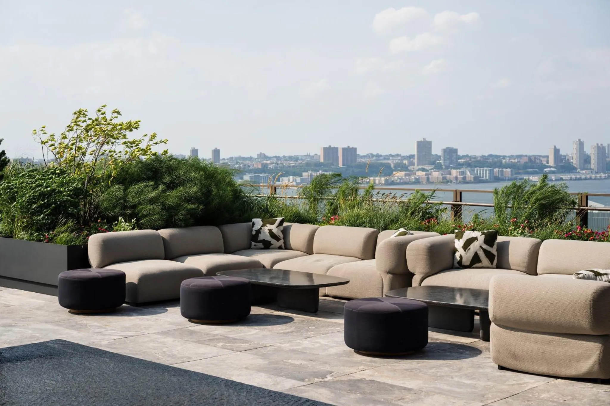 Facade/entrance in Equinox Hotel New York