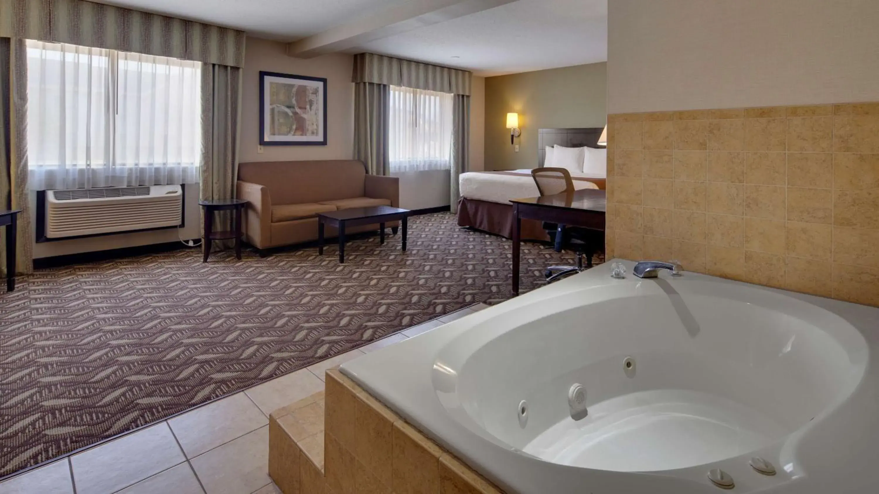 Deluxe King Room in Best Western Pontiac Inn Deluxe King Room in Best Western Pontiac Inn