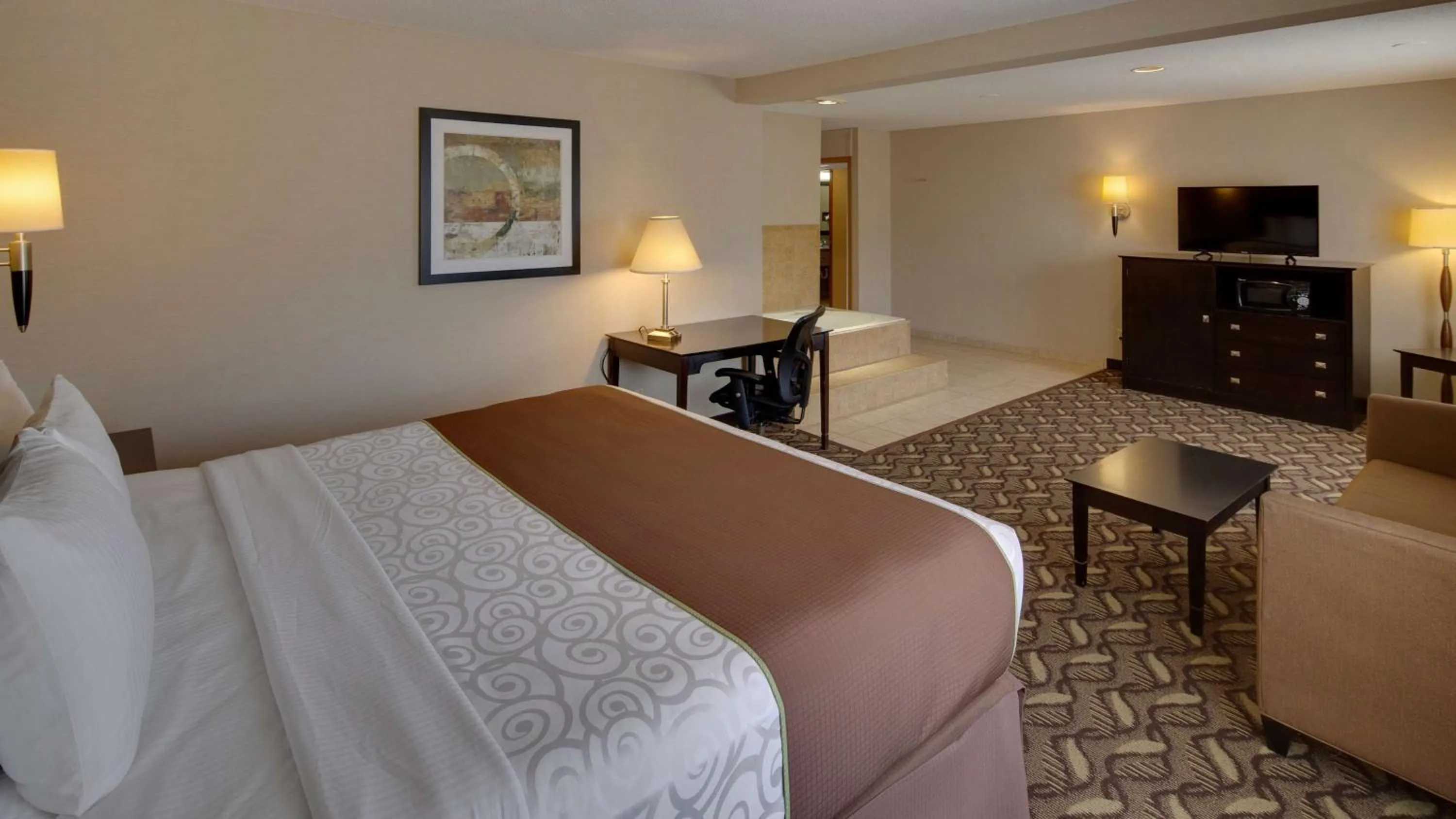 Photo of the whole room, Bed in Best Western Pontiac Inn