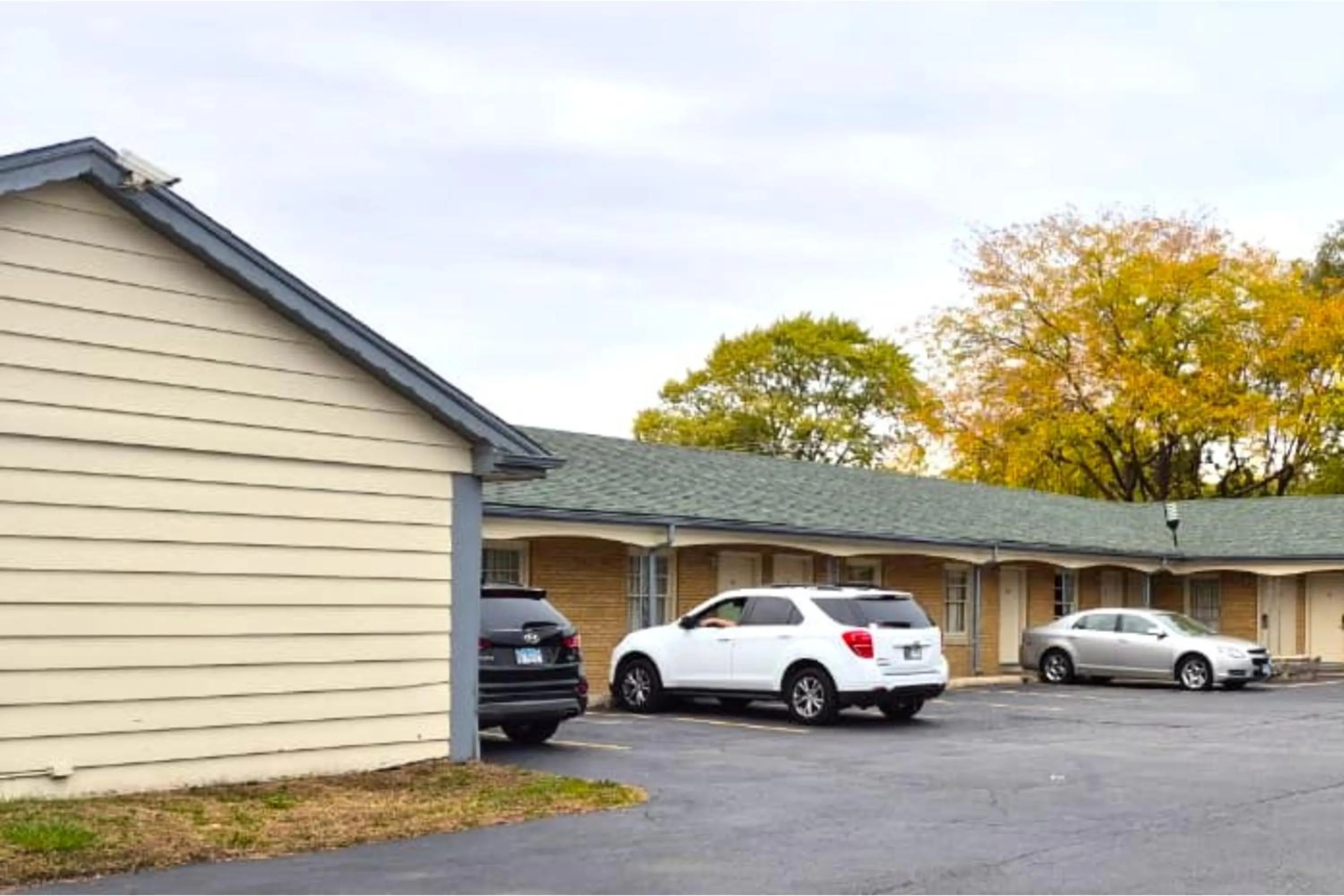 Parking in Capital O Elite Inn & Suites South Holland I 94