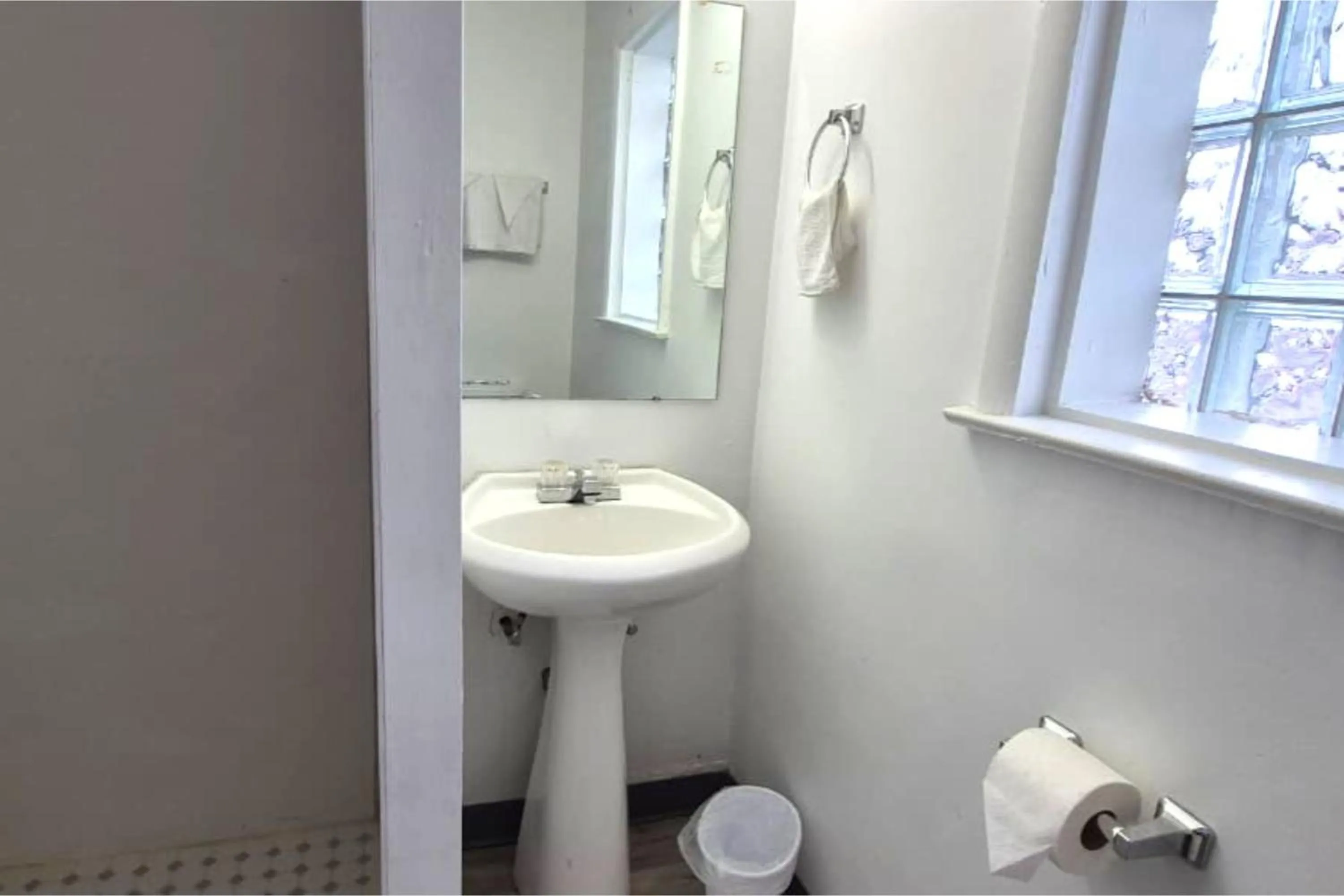 Bathroom in Capital O Elite Inn & Suites South Holland I 94