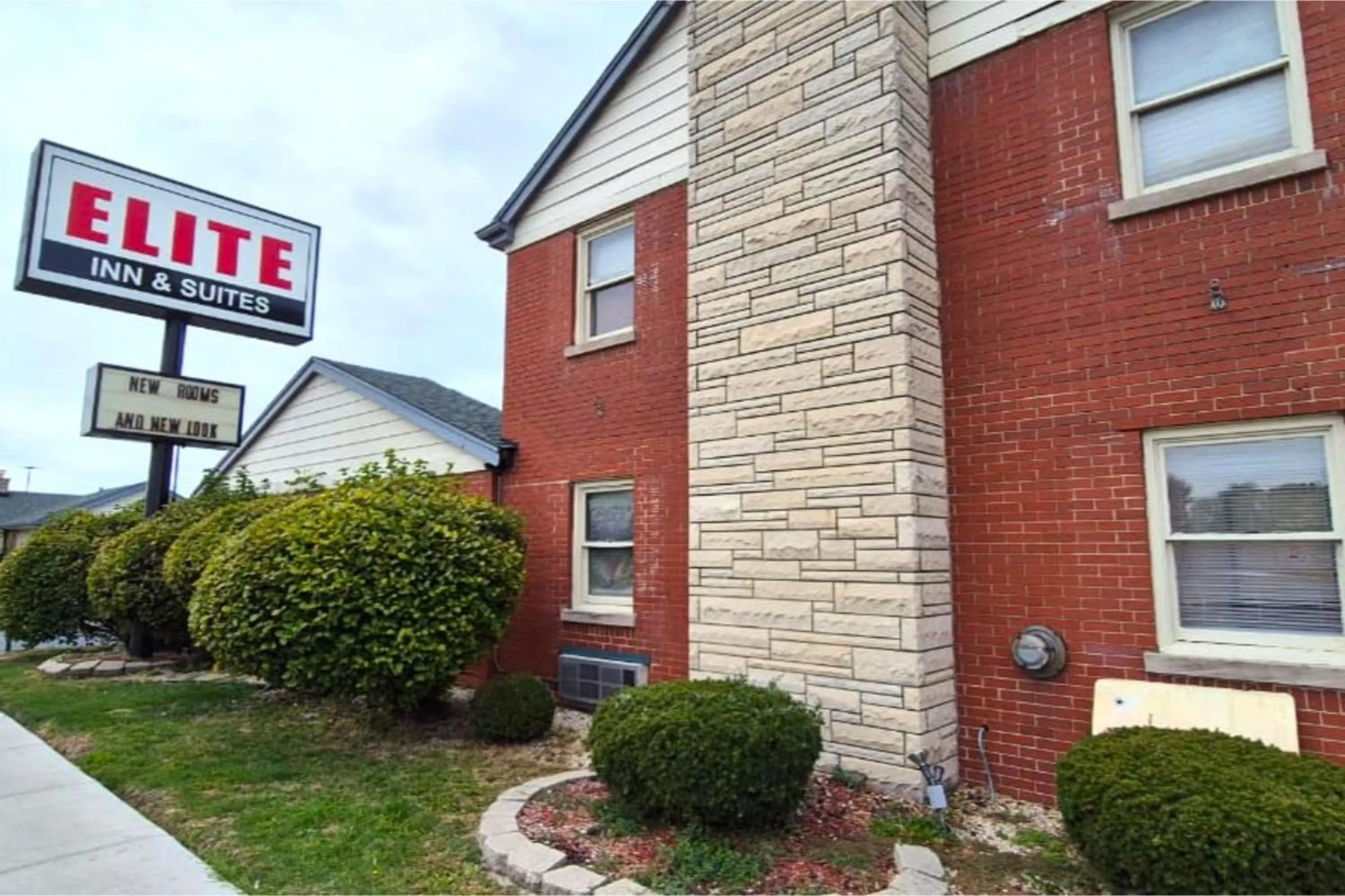 Property building in Capital O Elite Inn & Suites South Holland I 94