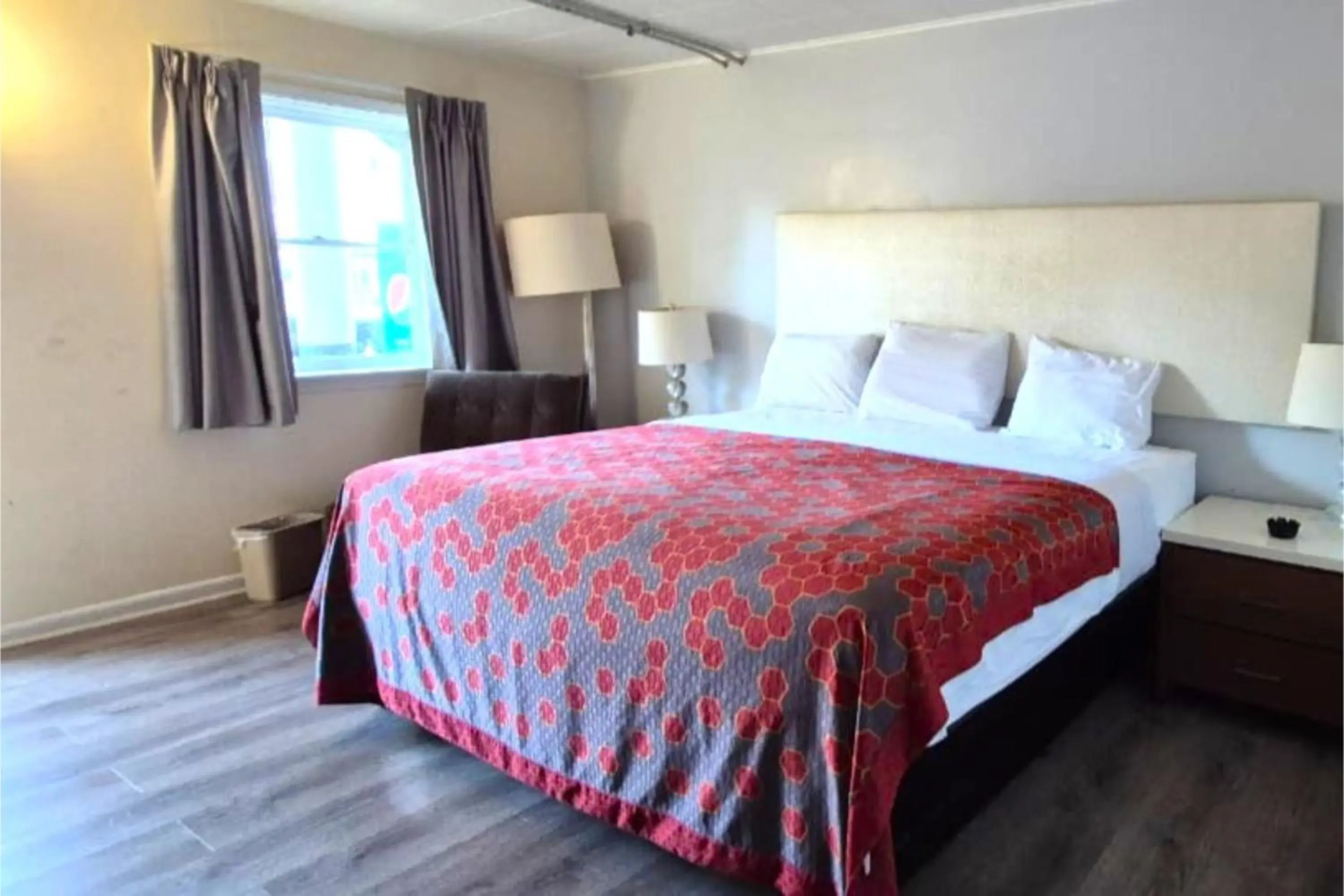 King Bed Non-Smoking in Capital O Elite Inn & Suites South Holland I 94 King Bed Non-Smoking in Capital O Elite Inn & Suites South Holland I 94