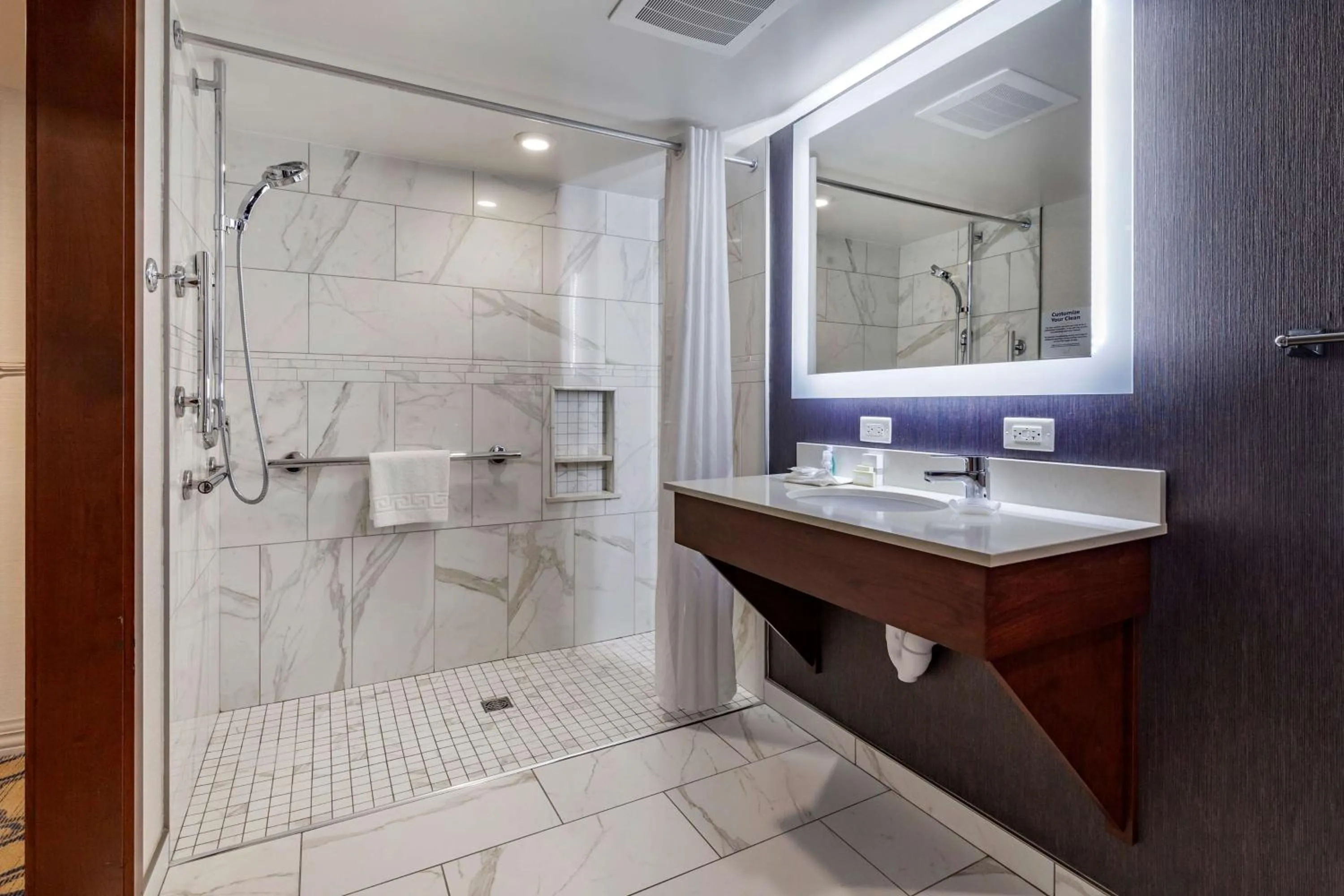 Shower in Best Western Premier Park Hotel