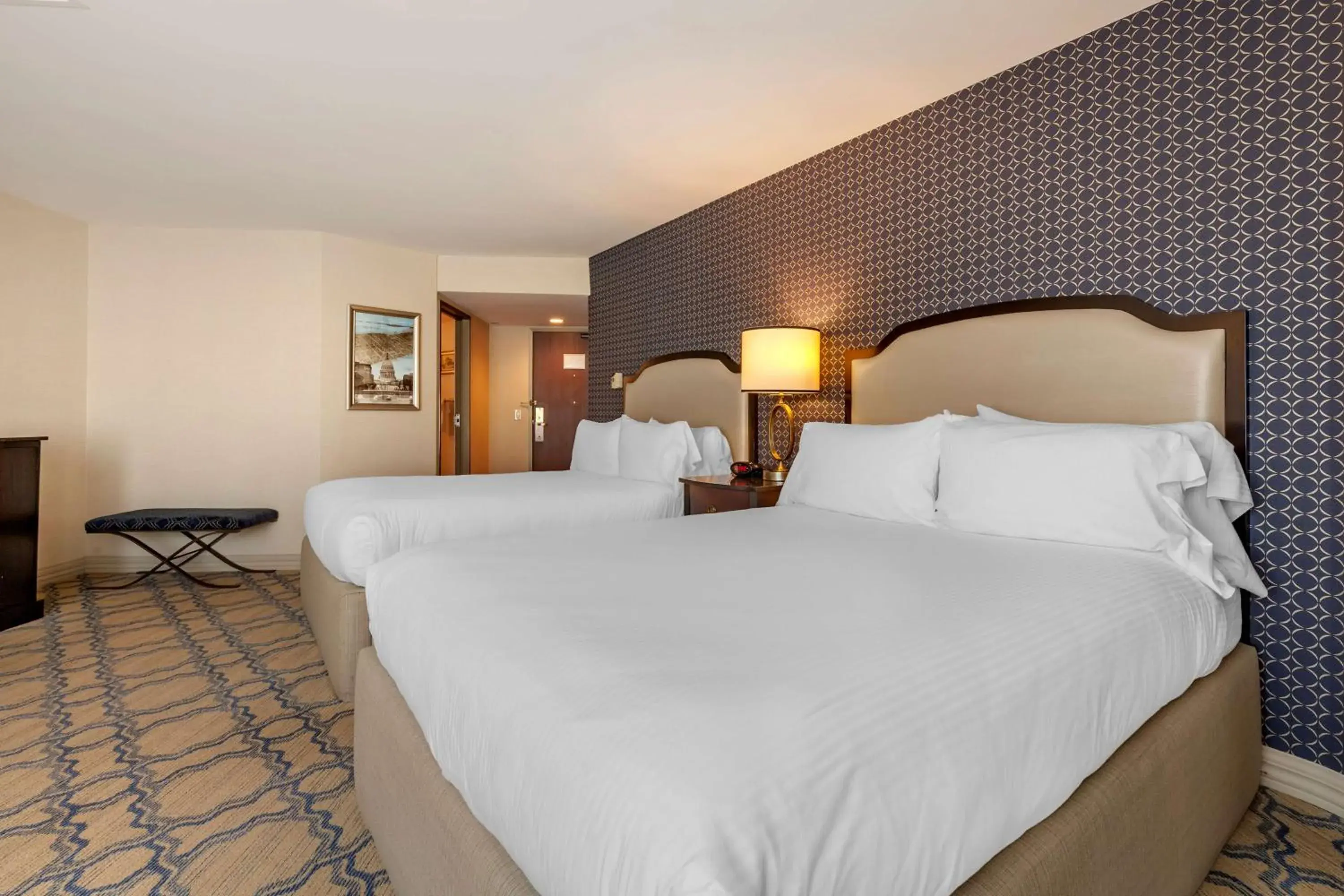 Traditional 2 Queens in Best Western Premier Park Hotel Traditional 2 Queens in Best Western Premier Park Hotel