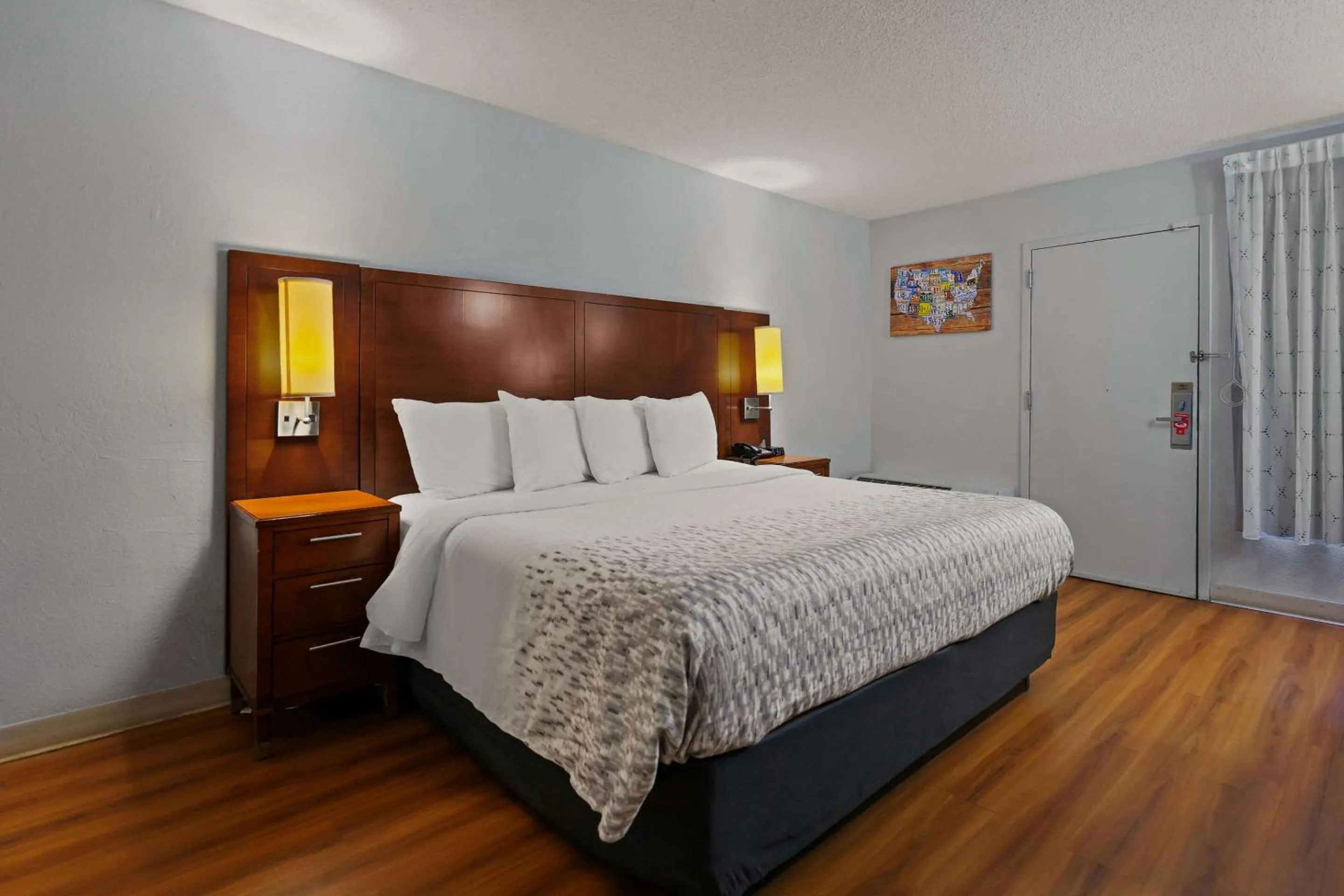 Bedroom, Bed in SureStay Hotel by Best Western Rockford East