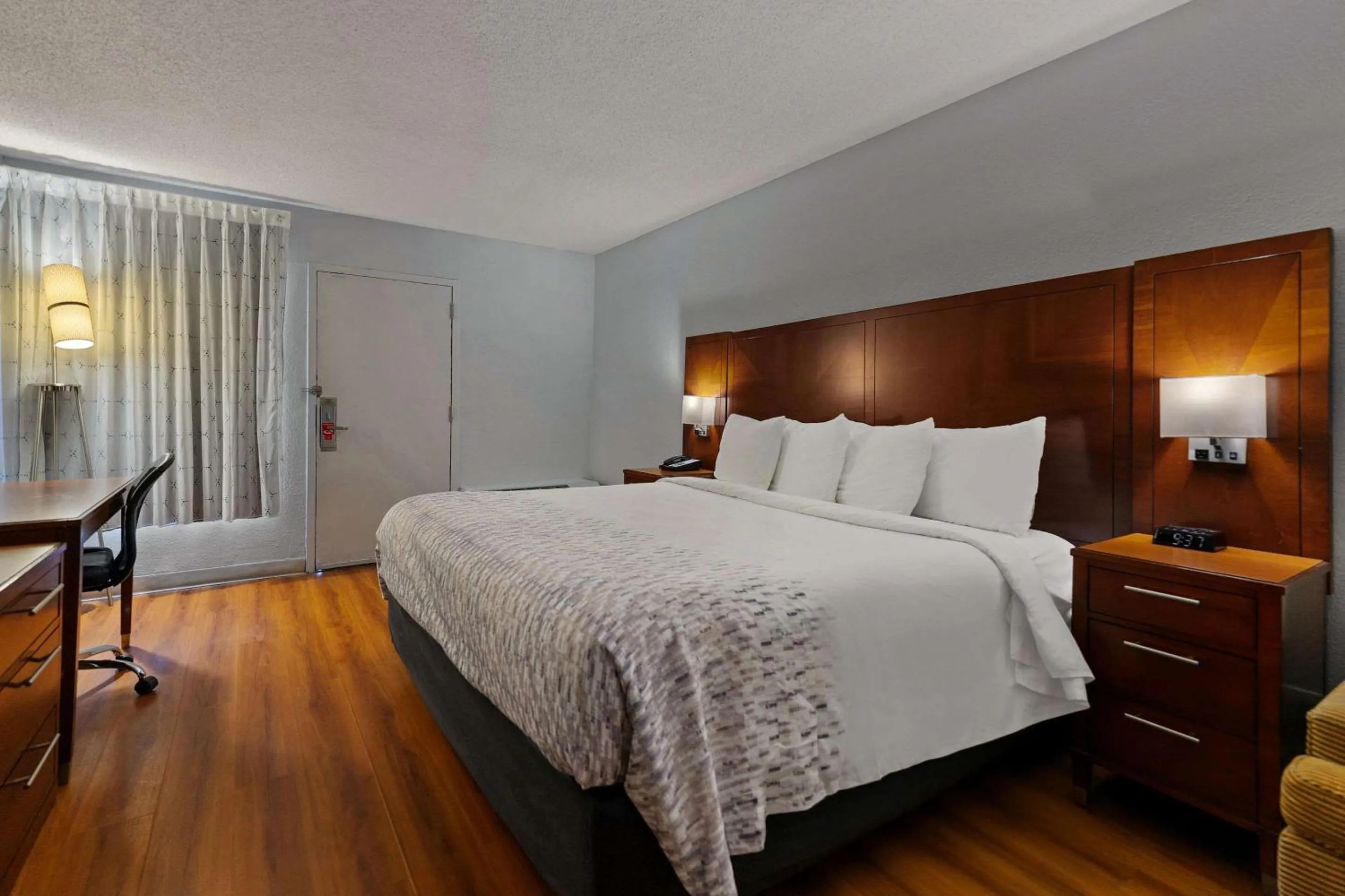 Bedroom, Bed in SureStay Hotel by Best Western Rockford East
