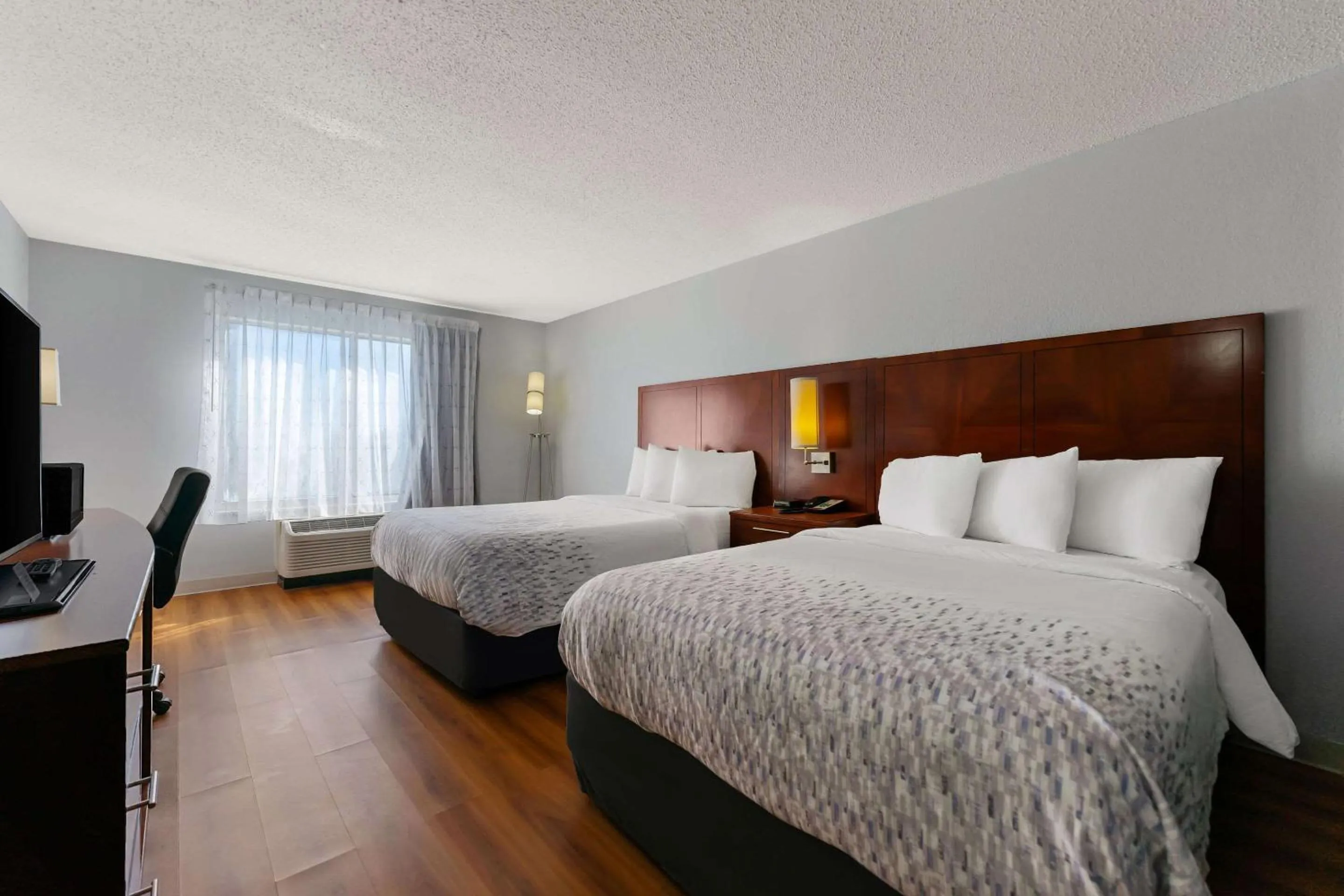 Bedroom, Bed in SureStay Hotel by Best Western Rockford East