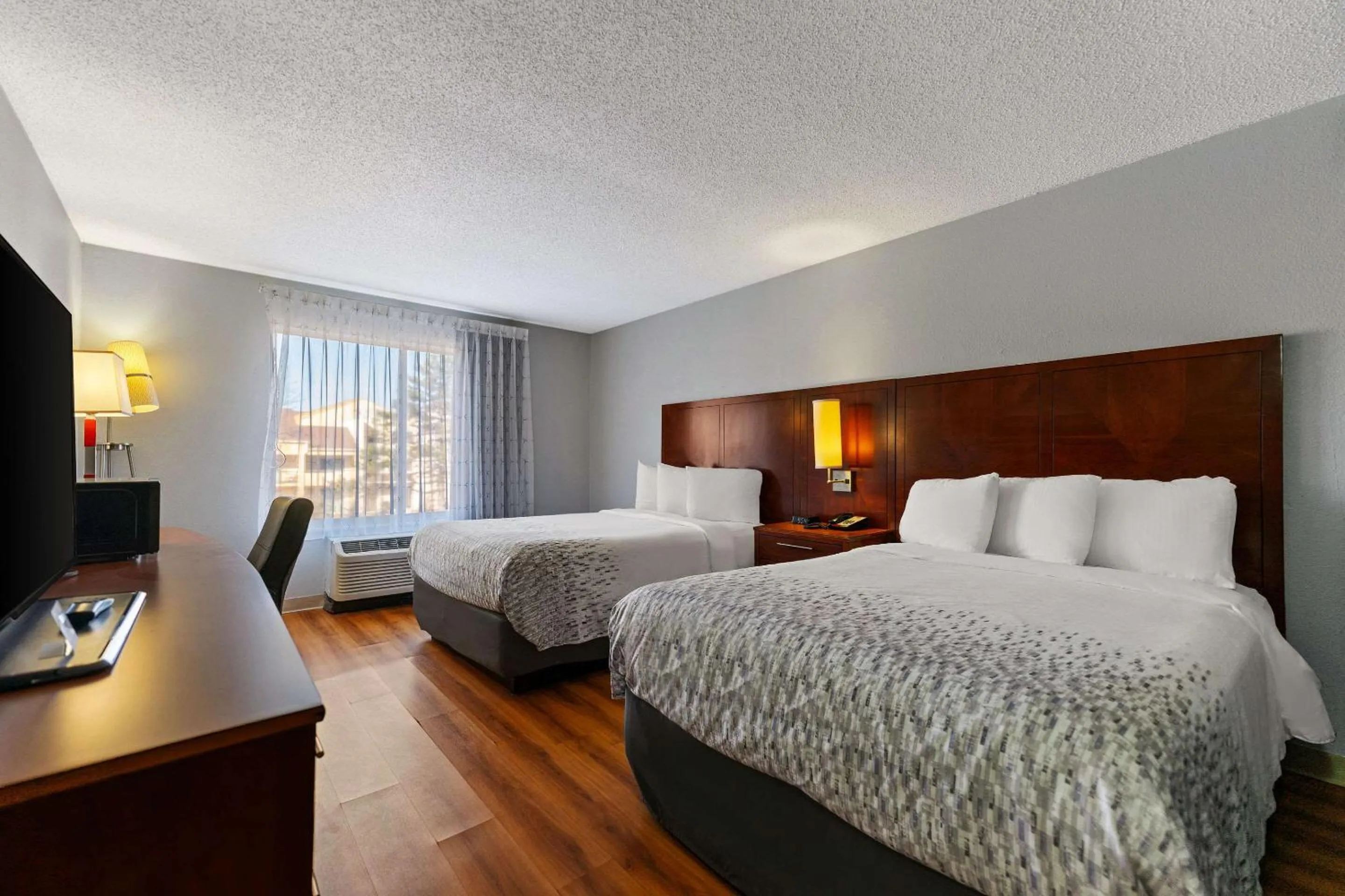 Bedroom, Bed in SureStay Hotel by Best Western Rockford East