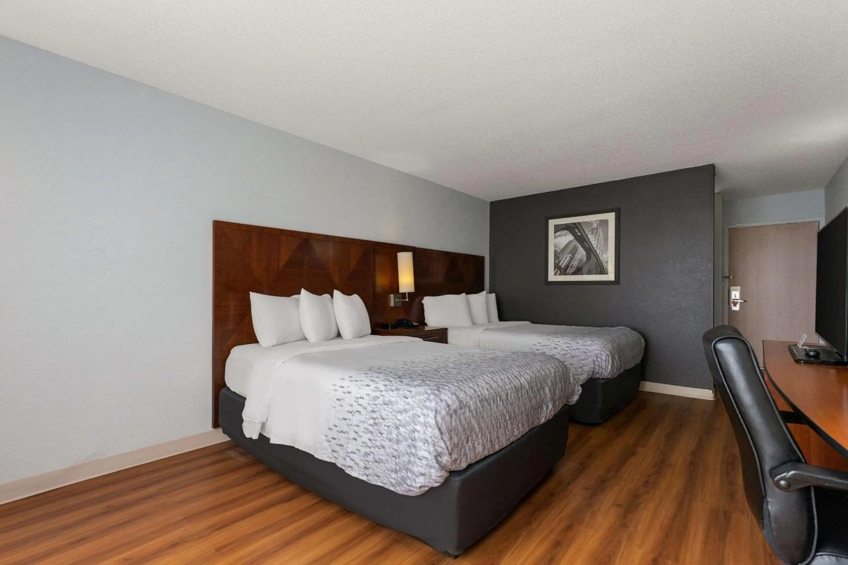 Bedroom, Bed in SureStay Hotel by Best Western Rockford East