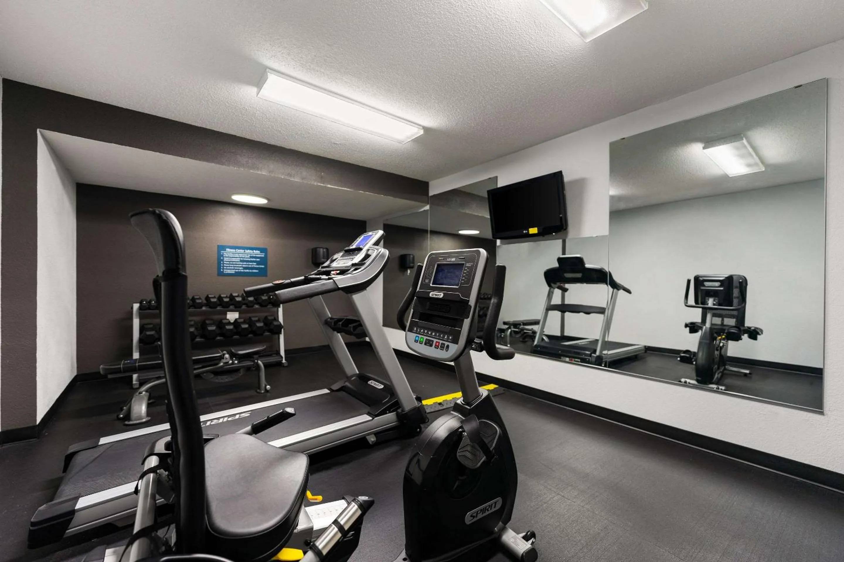 Fitness centre/facilities in SureStay Hotel by Best Western Rockford East