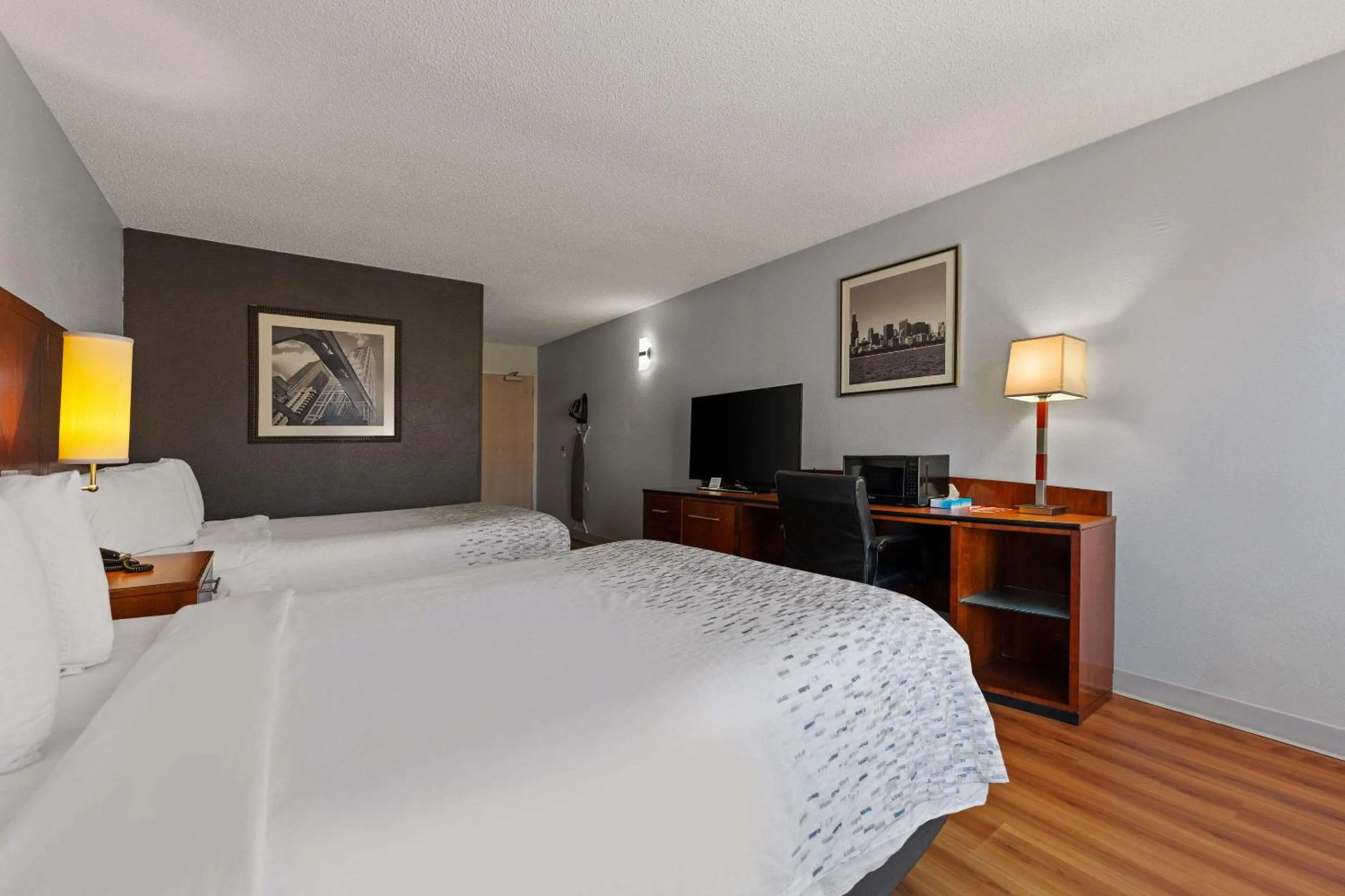 Bedroom, Bed in SureStay Hotel by Best Western Rockford East