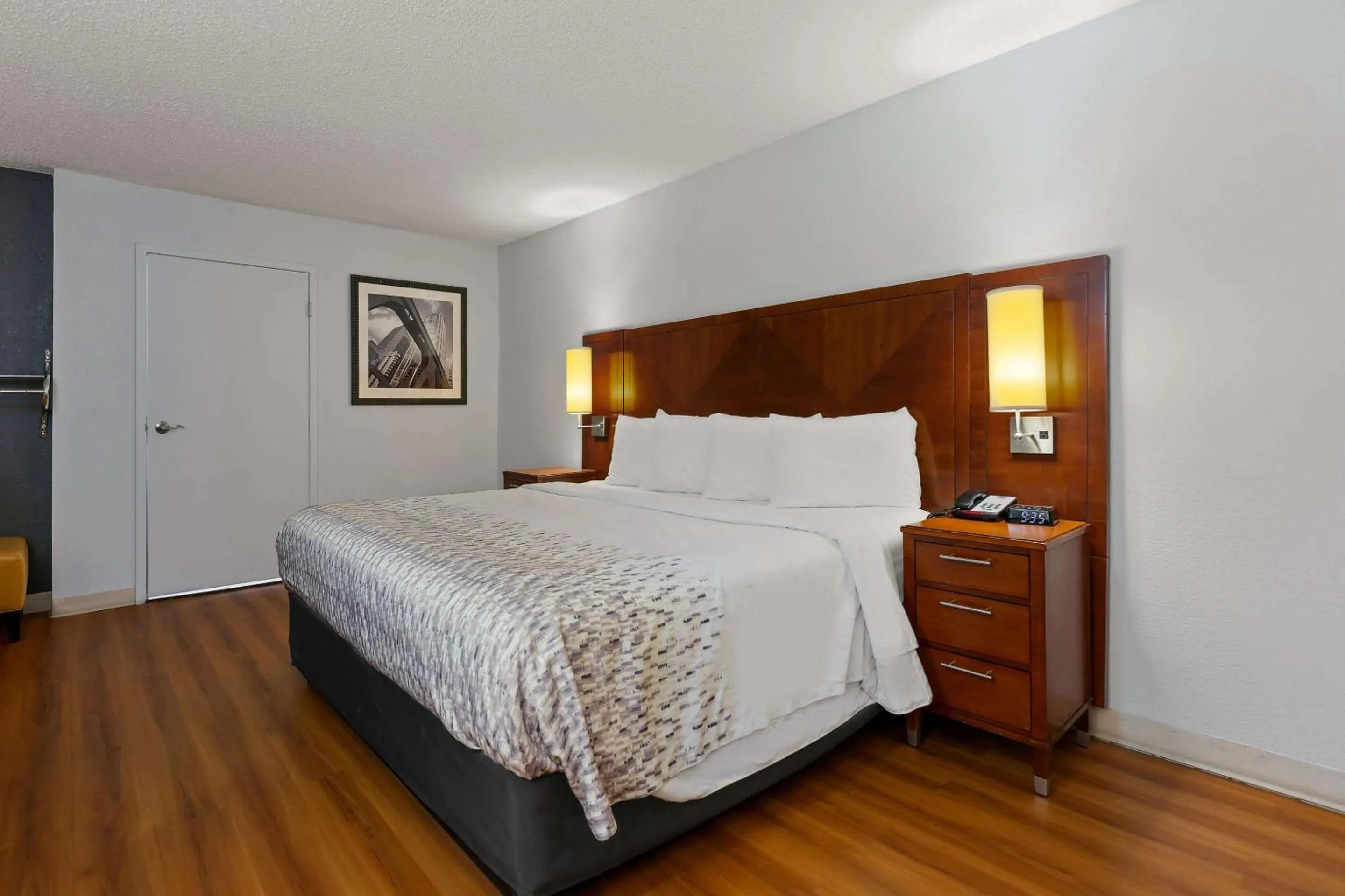 Bedroom, Bed in SureStay Hotel by Best Western Rockford East
