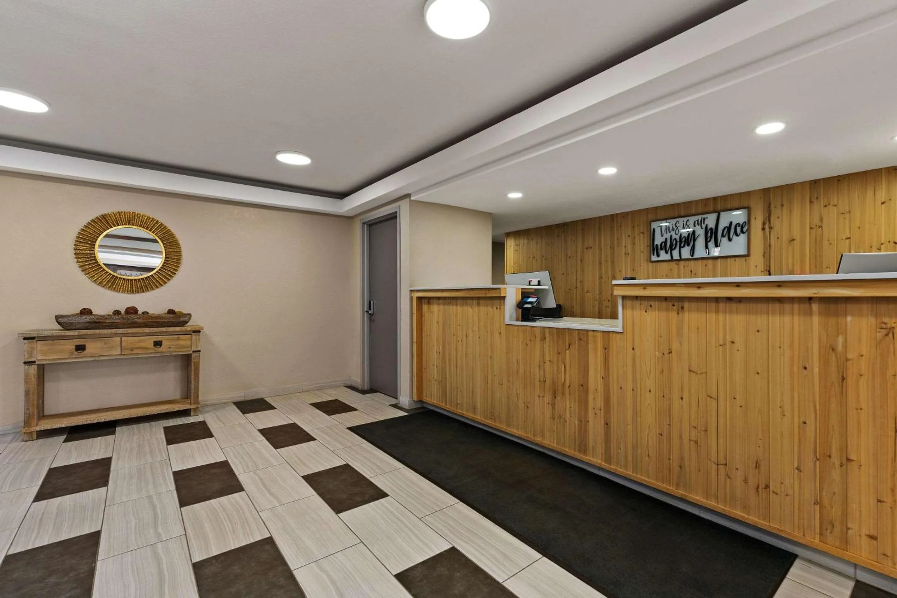 Lobby or reception in SureStay Hotel by Best Western Rockford East