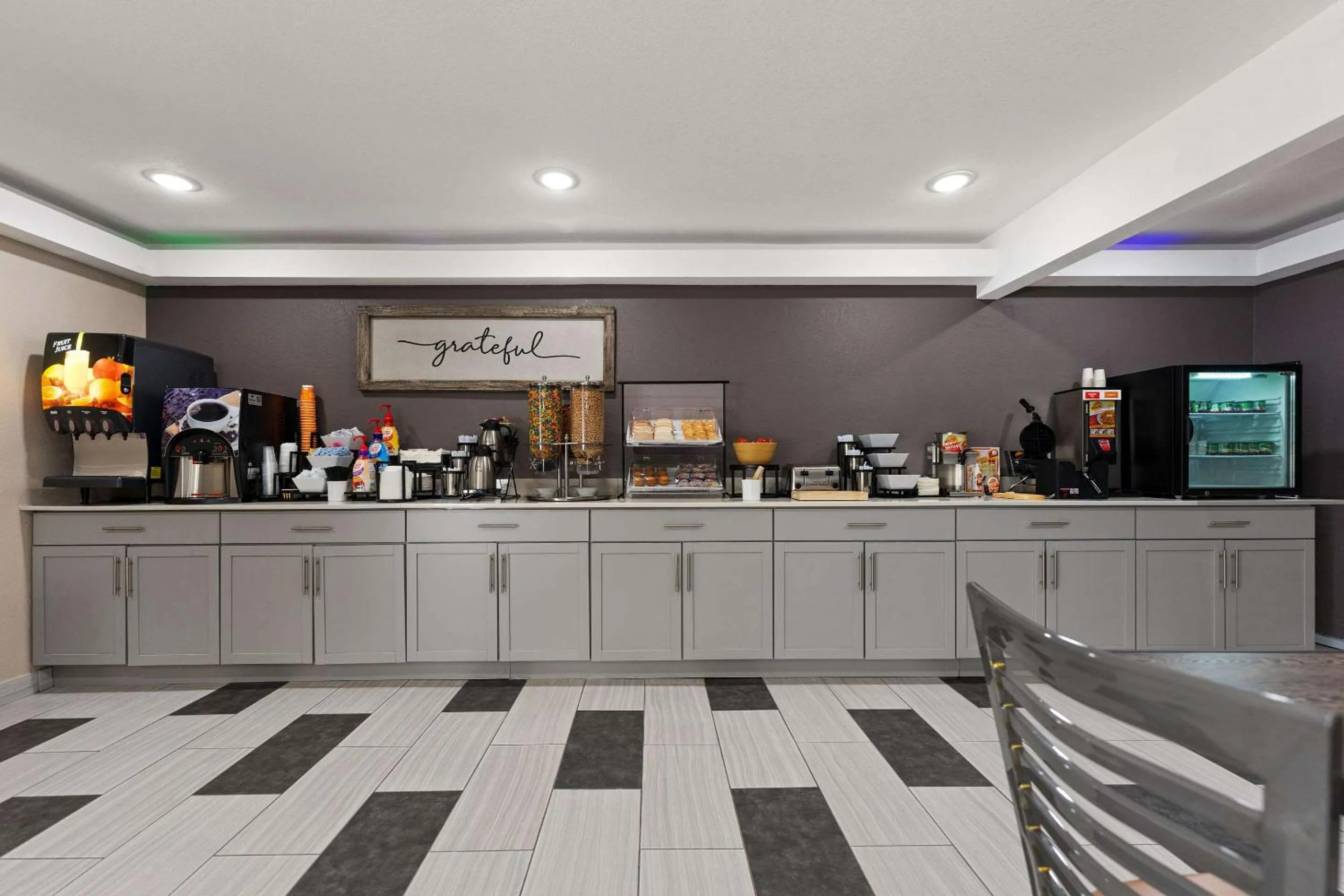 Breakfast in SureStay Hotel by Best Western Rockford East