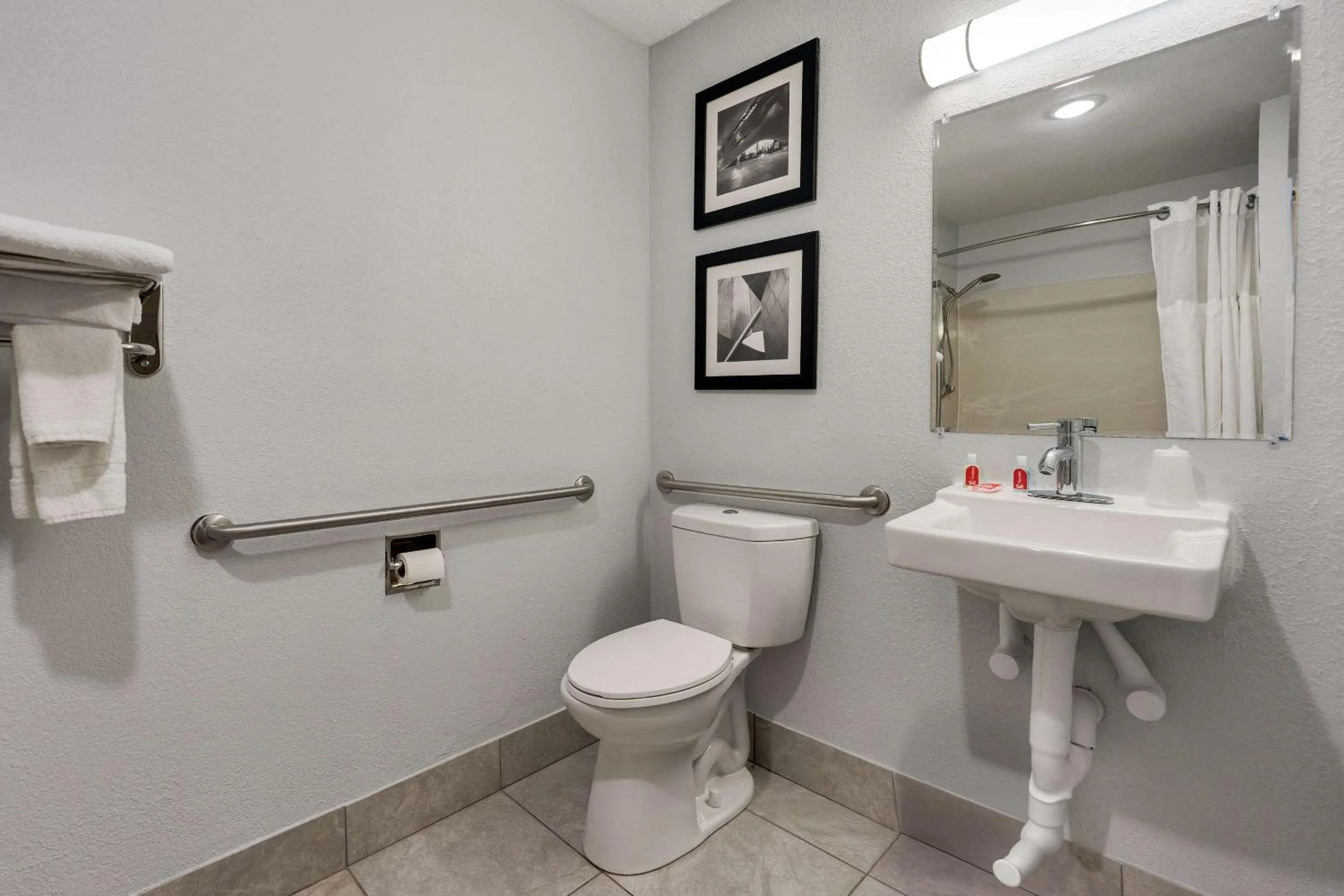 Bedroom in SureStay Hotel by Best Western Rockford East