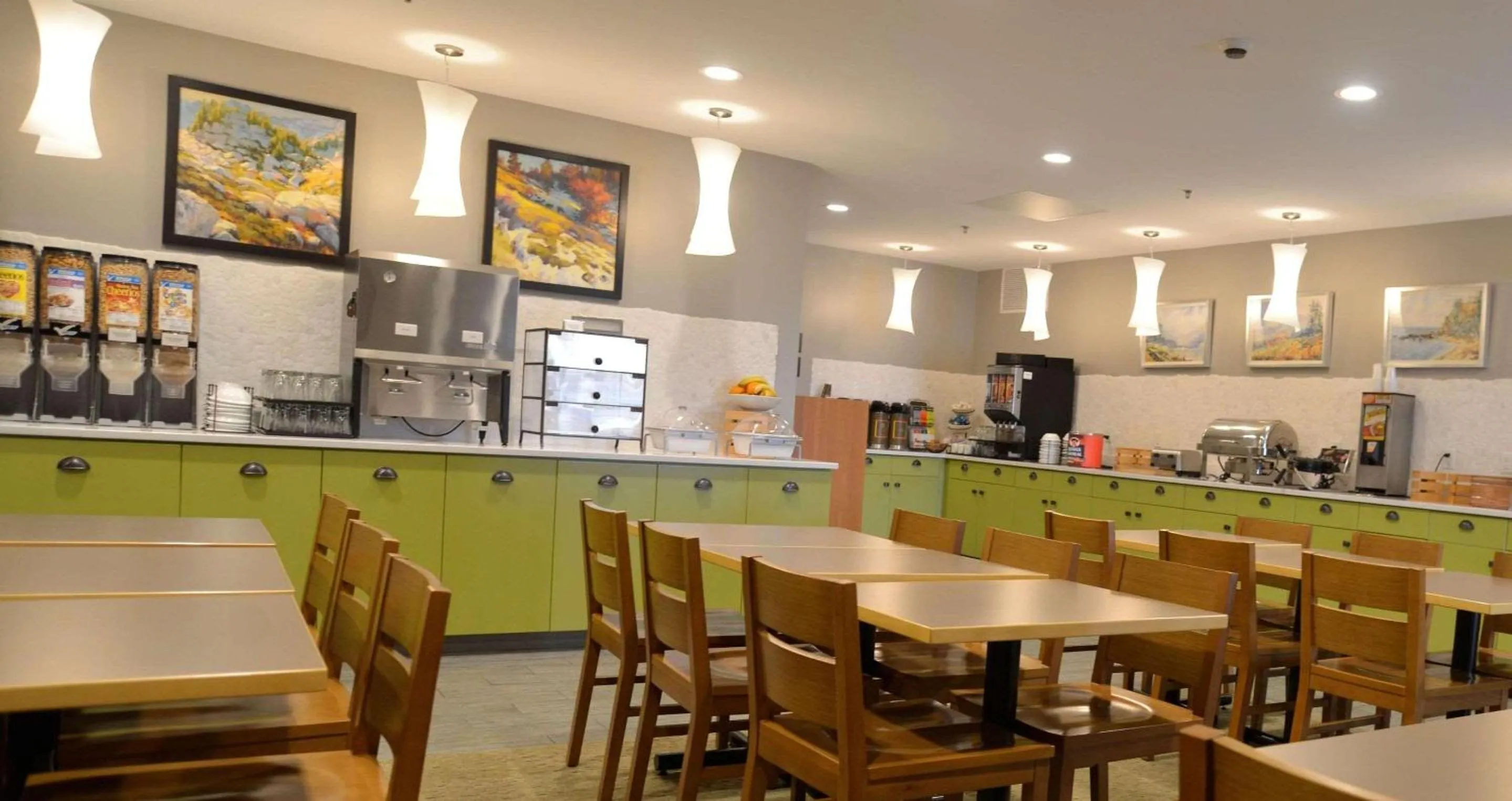 Breakfast in Country Inn & Suites by Radisson, Duluth North, MN