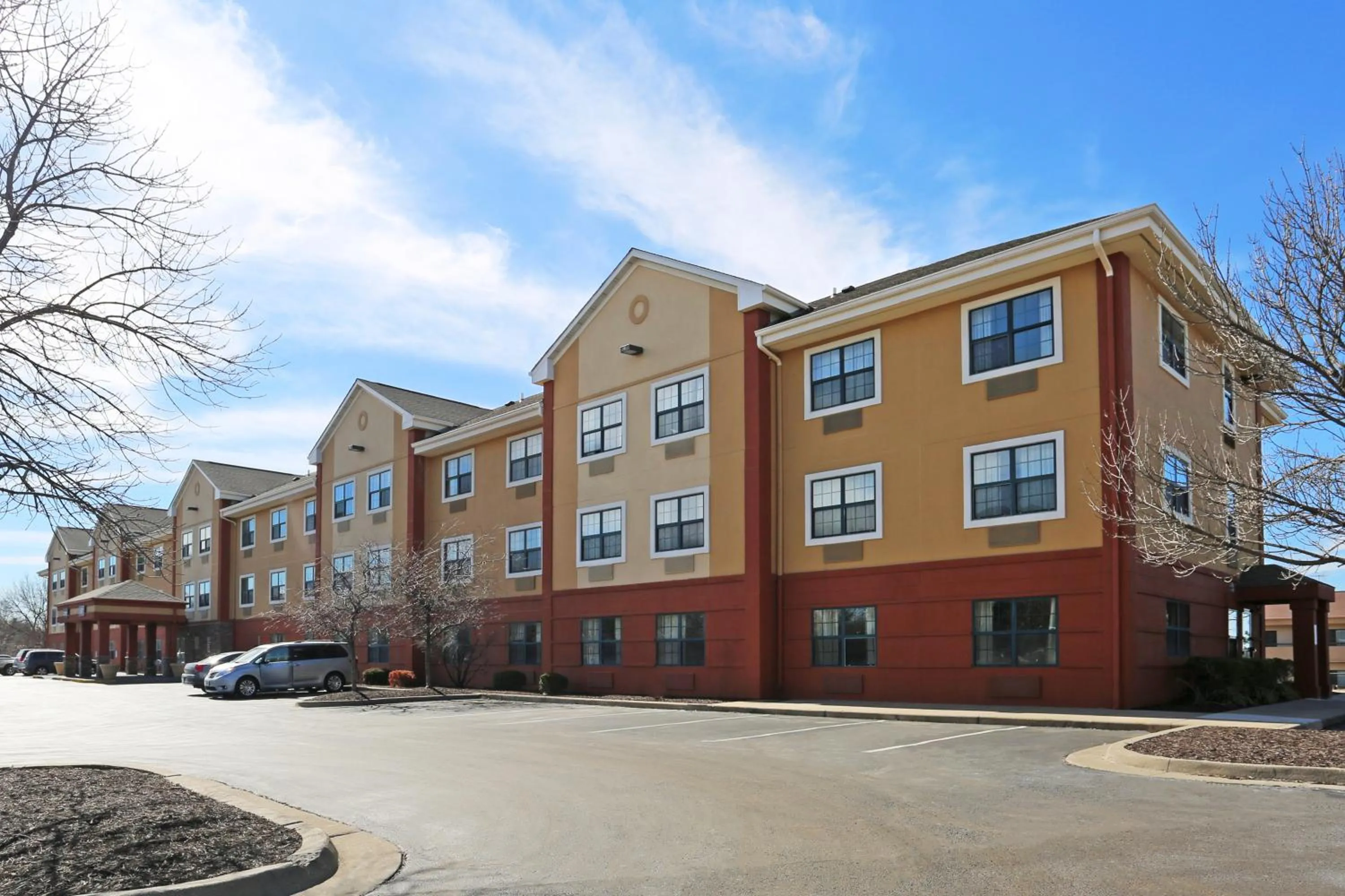 Property building in Extended Stay America Suites - Kansas City - South