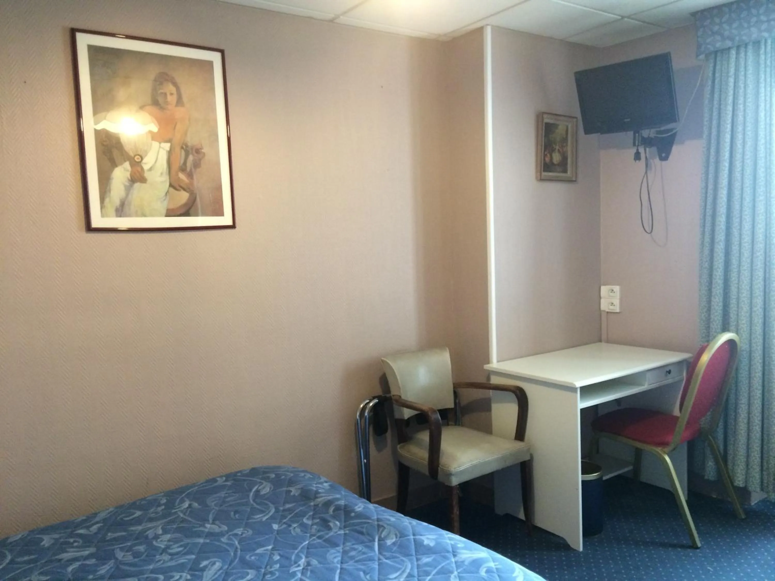 Bed in Hôtel Stanislas sans ascenseur