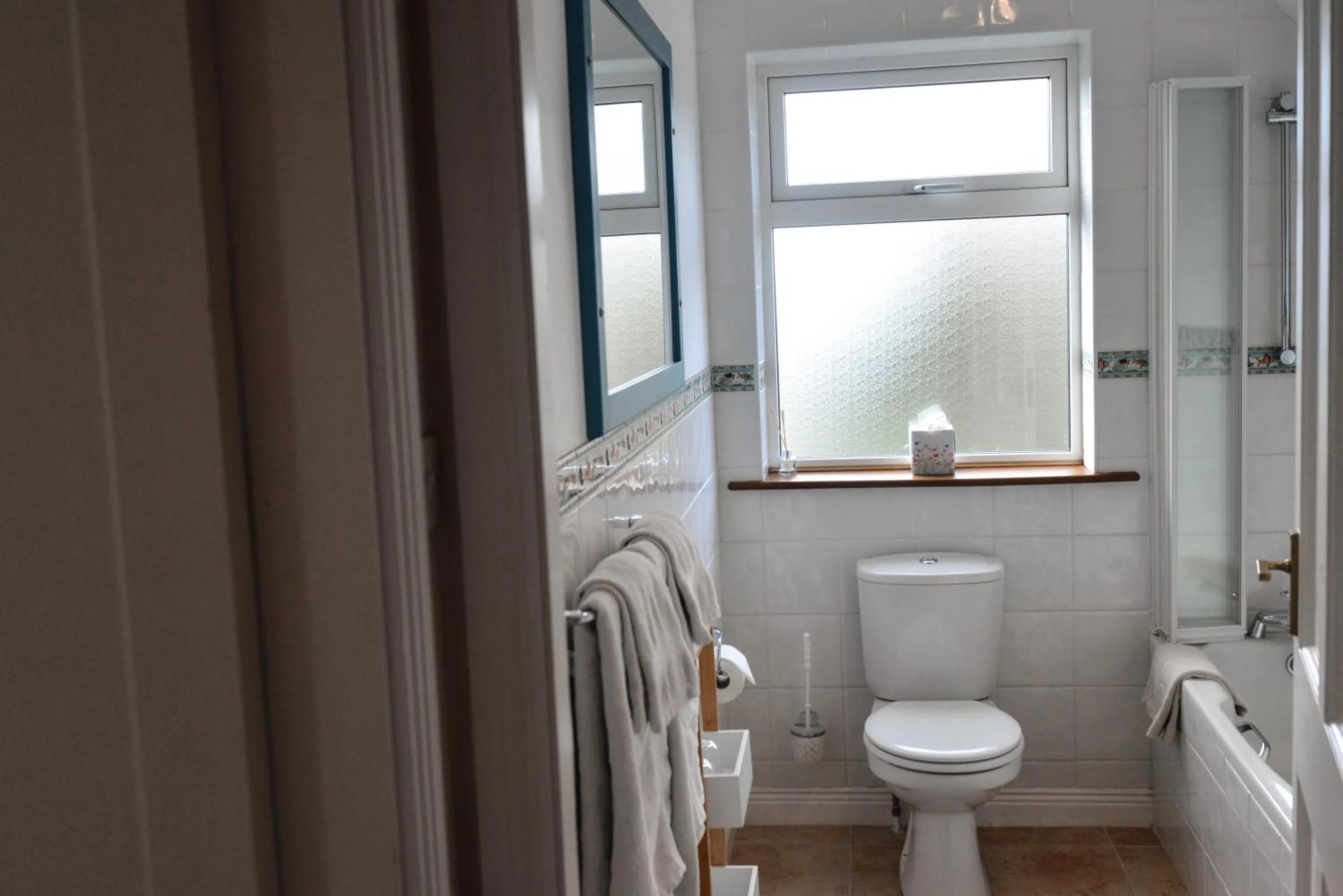 Bathroom in BlueTit Lodge