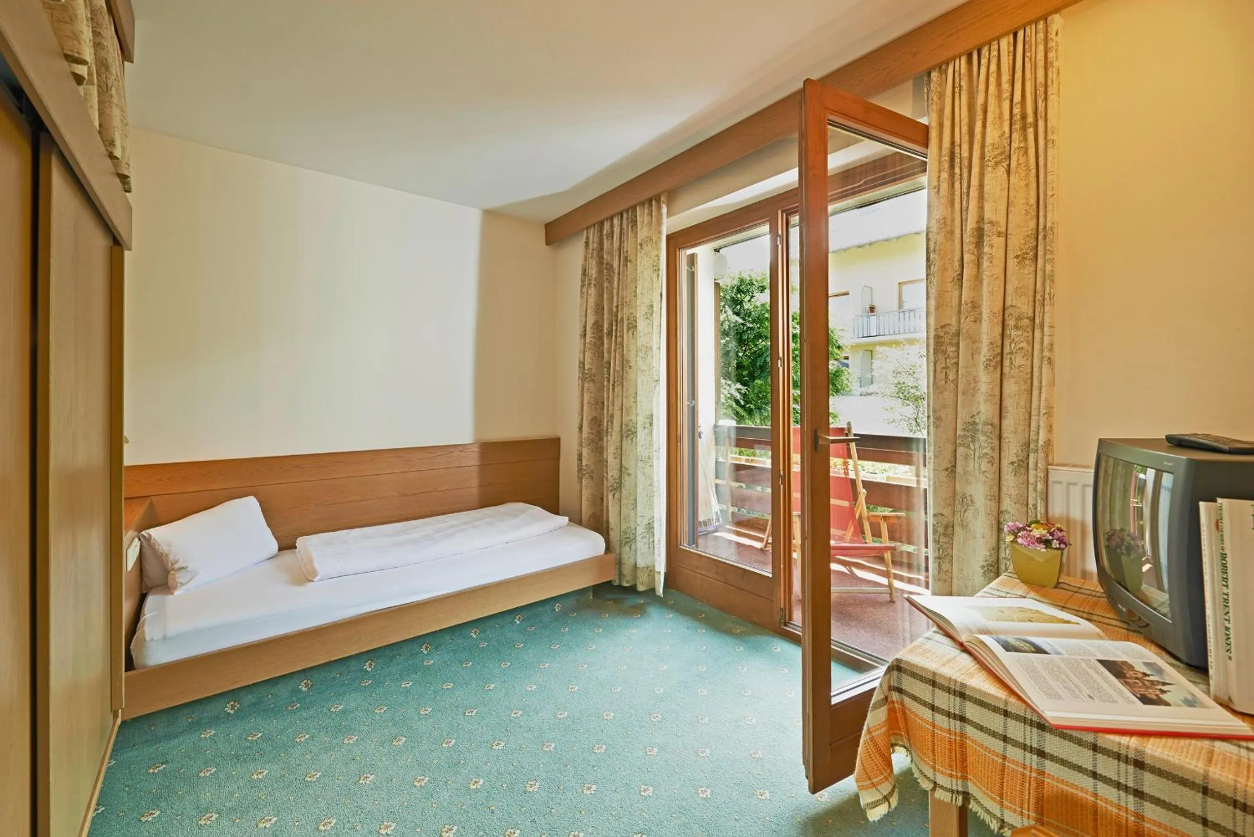 Bedroom, Bed in Finkensteiner Hof