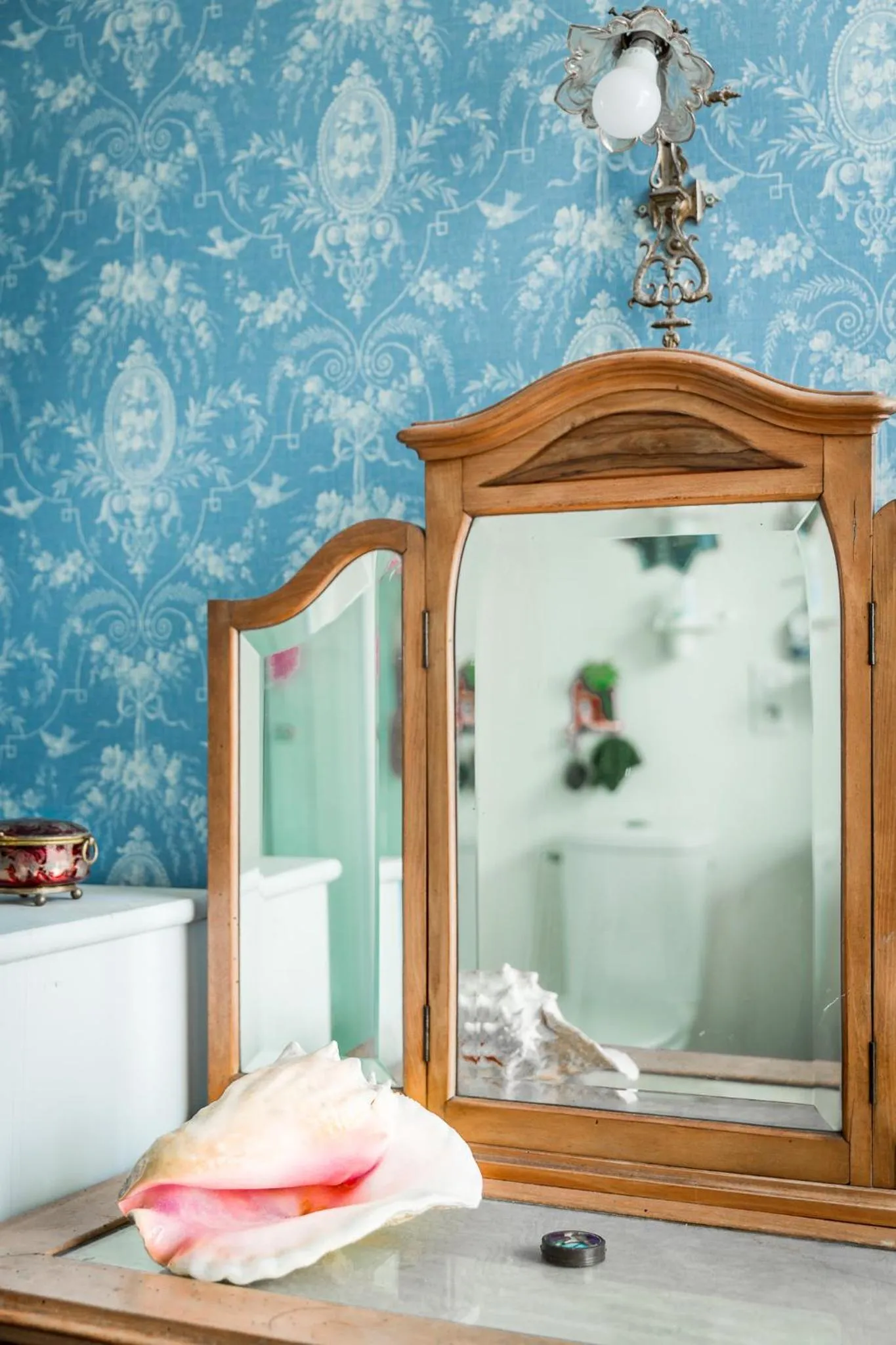 Toilet in La Maison Charmante