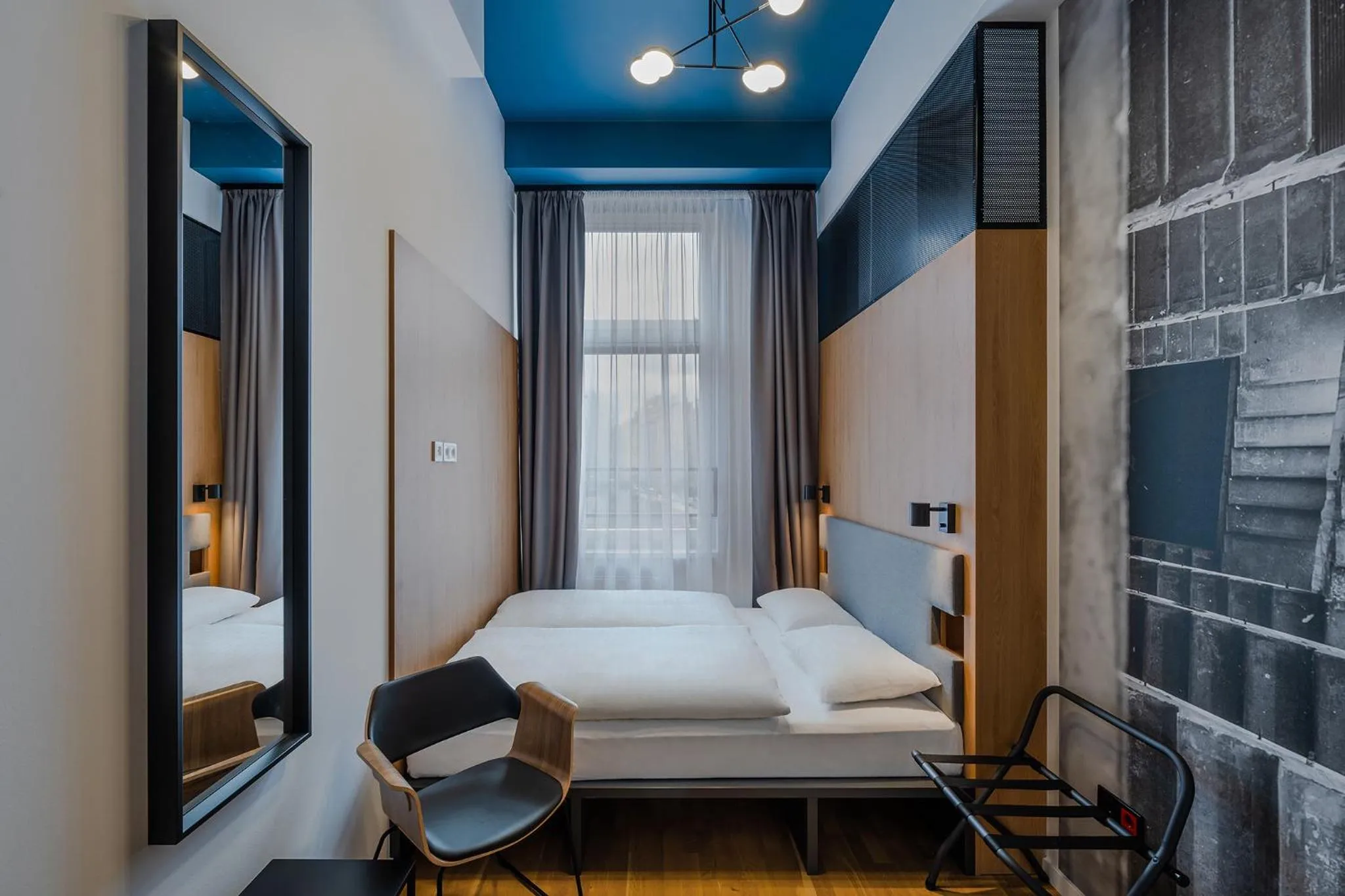 Photo of the whole room, Bed in Dean's Home Budapest