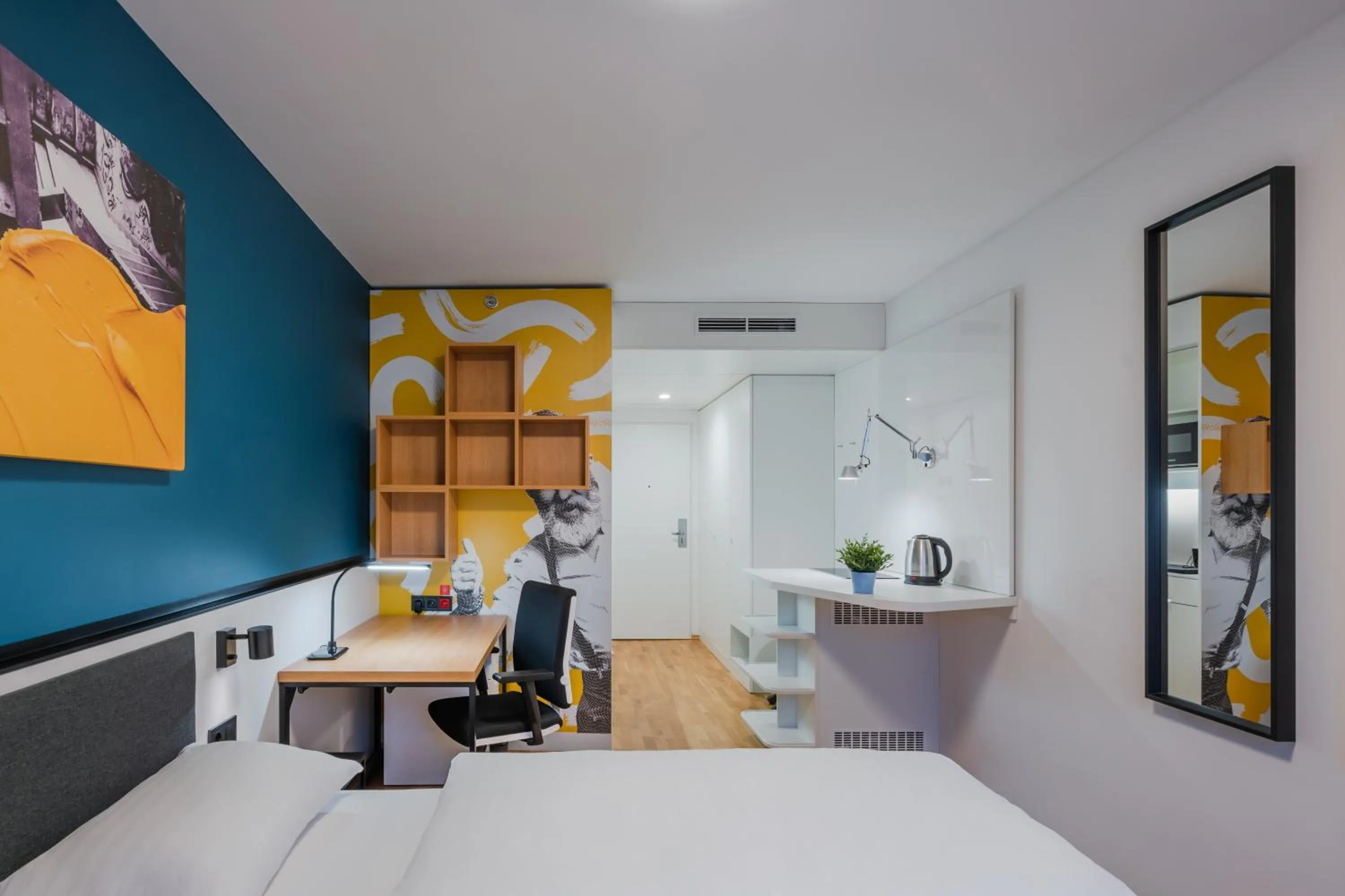 Photo of the whole room, Bed in Dean's Home Budapest