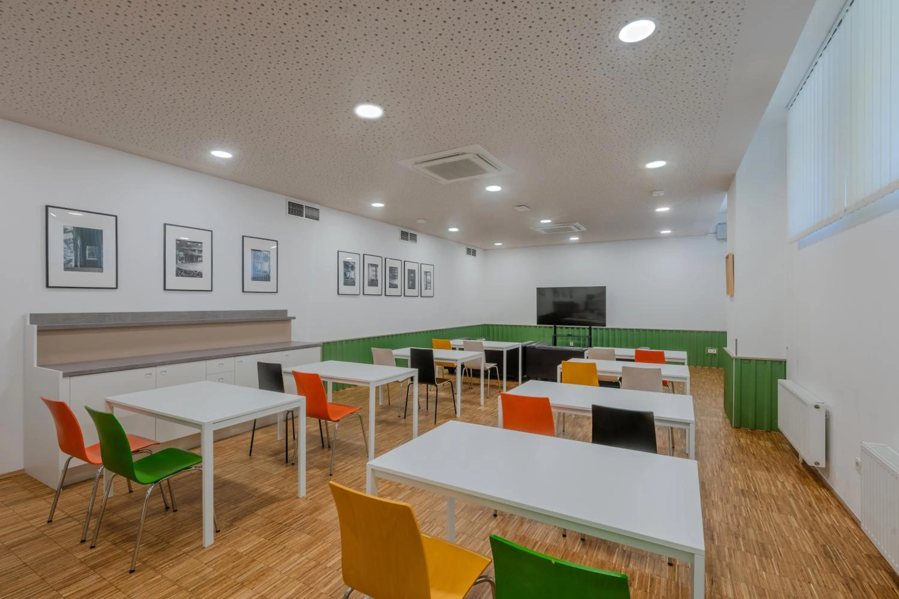 Meeting/conference room in Dean's Home Budapest