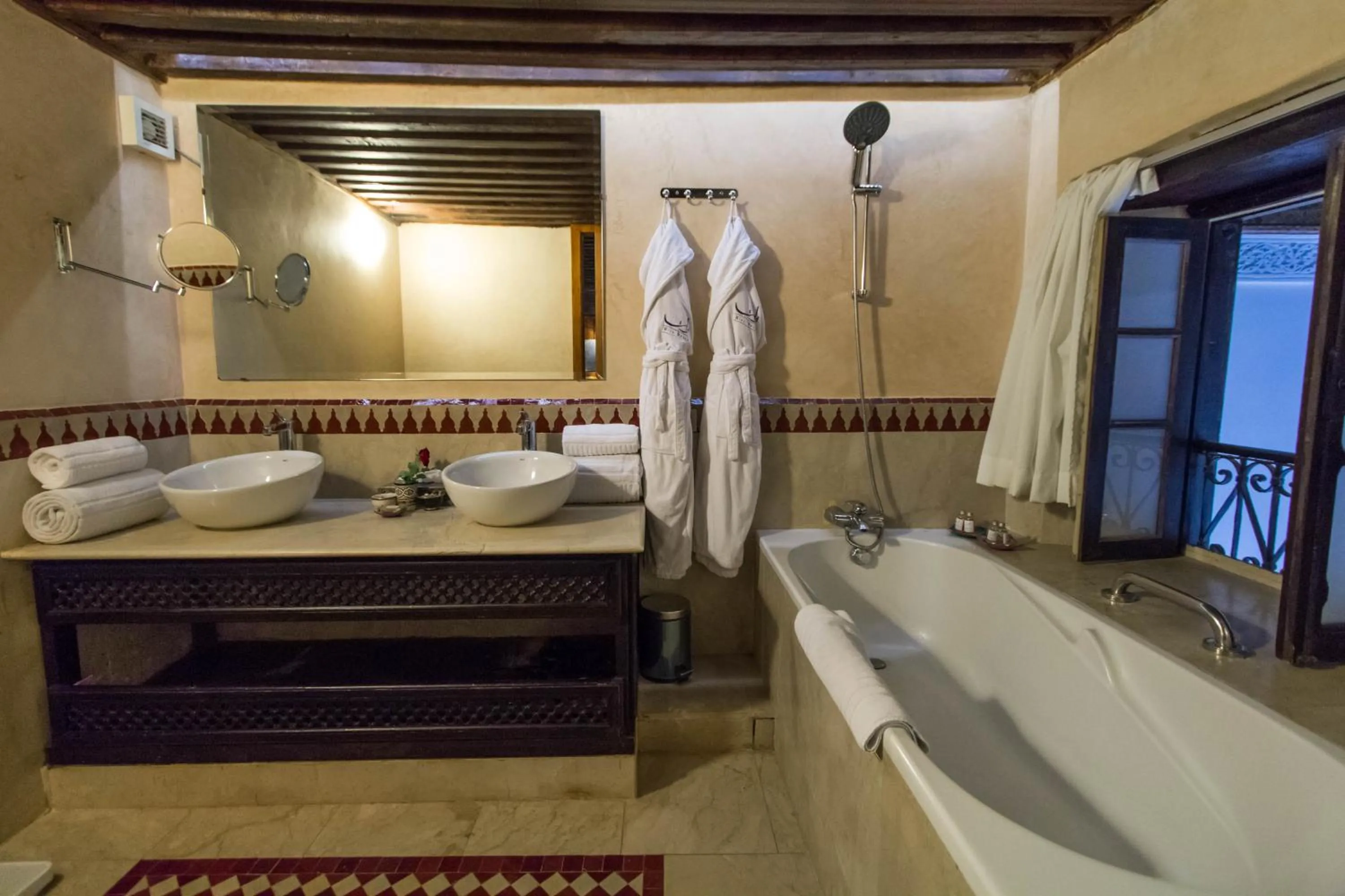 Bathroom, Bed in Riad Braya