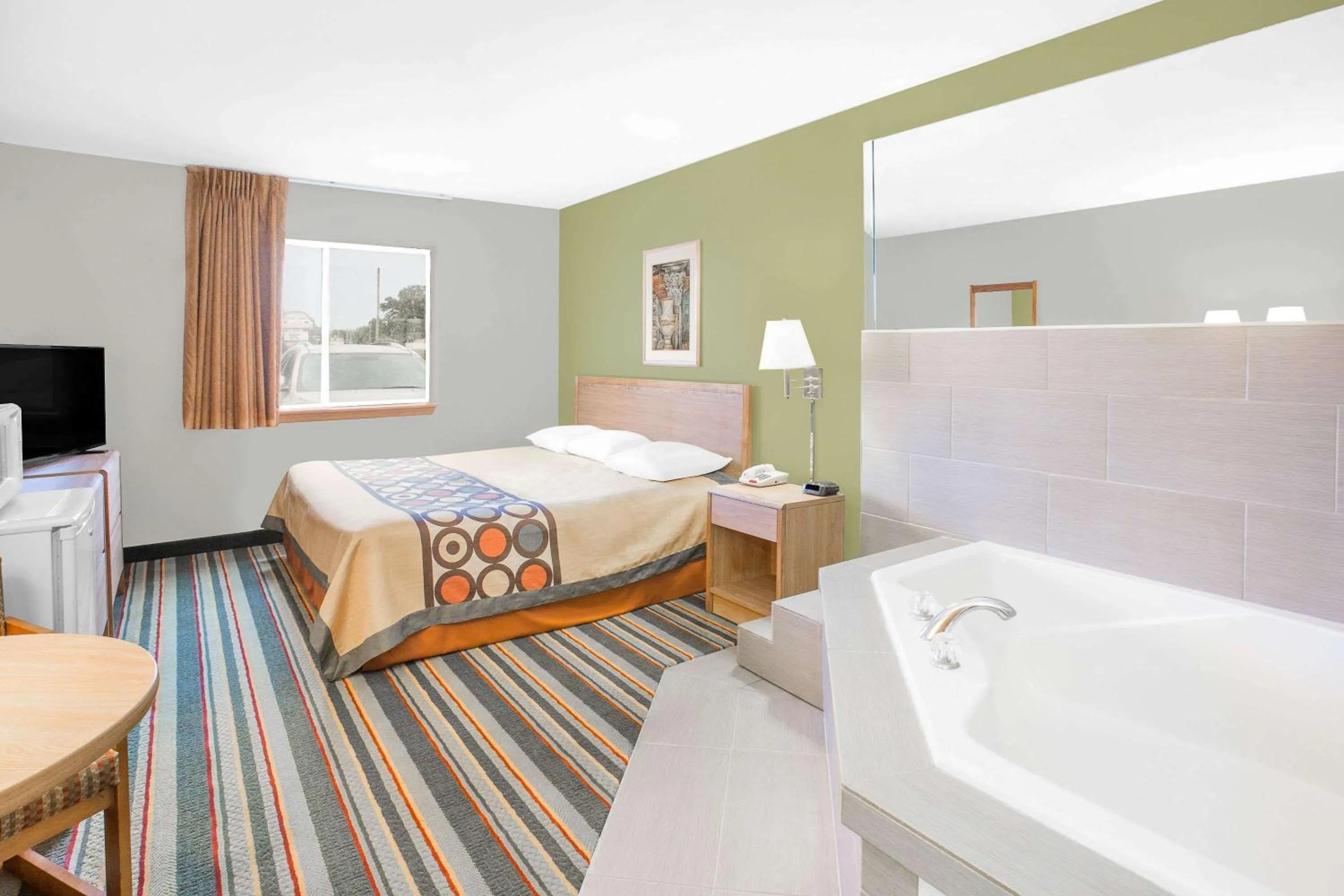 Photo of the whole room, Bed in Super 8 by Wyndham East Moline