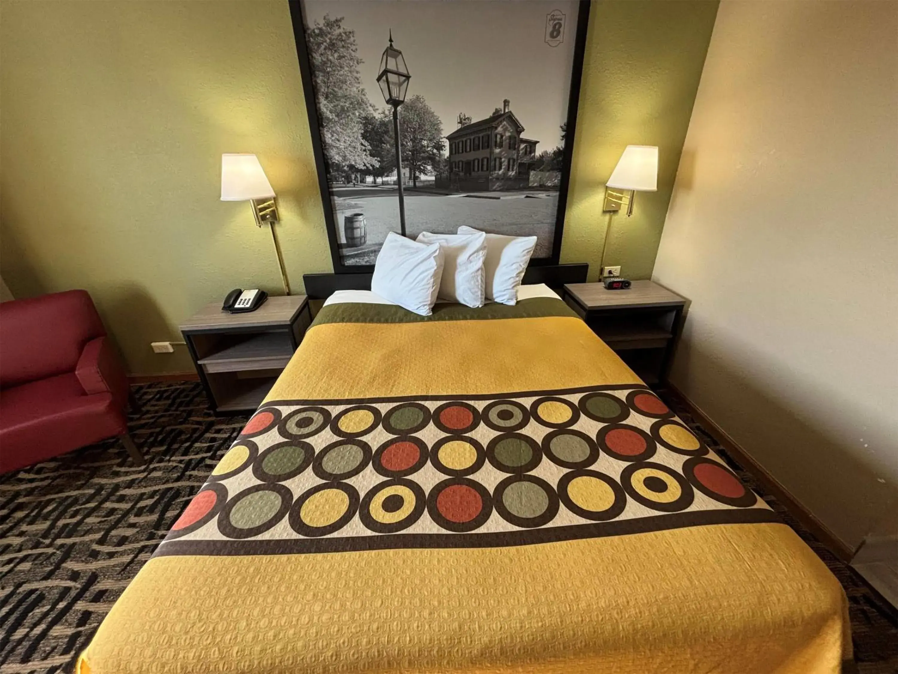 Queen Room - Mobility Access/Non-Smoking in Super 8 by Wyndham McLean/Bloomington SW Queen Room - Mobility Access/Non-Smoking in Super 8 by Wyndham McLean/Bloomington SW