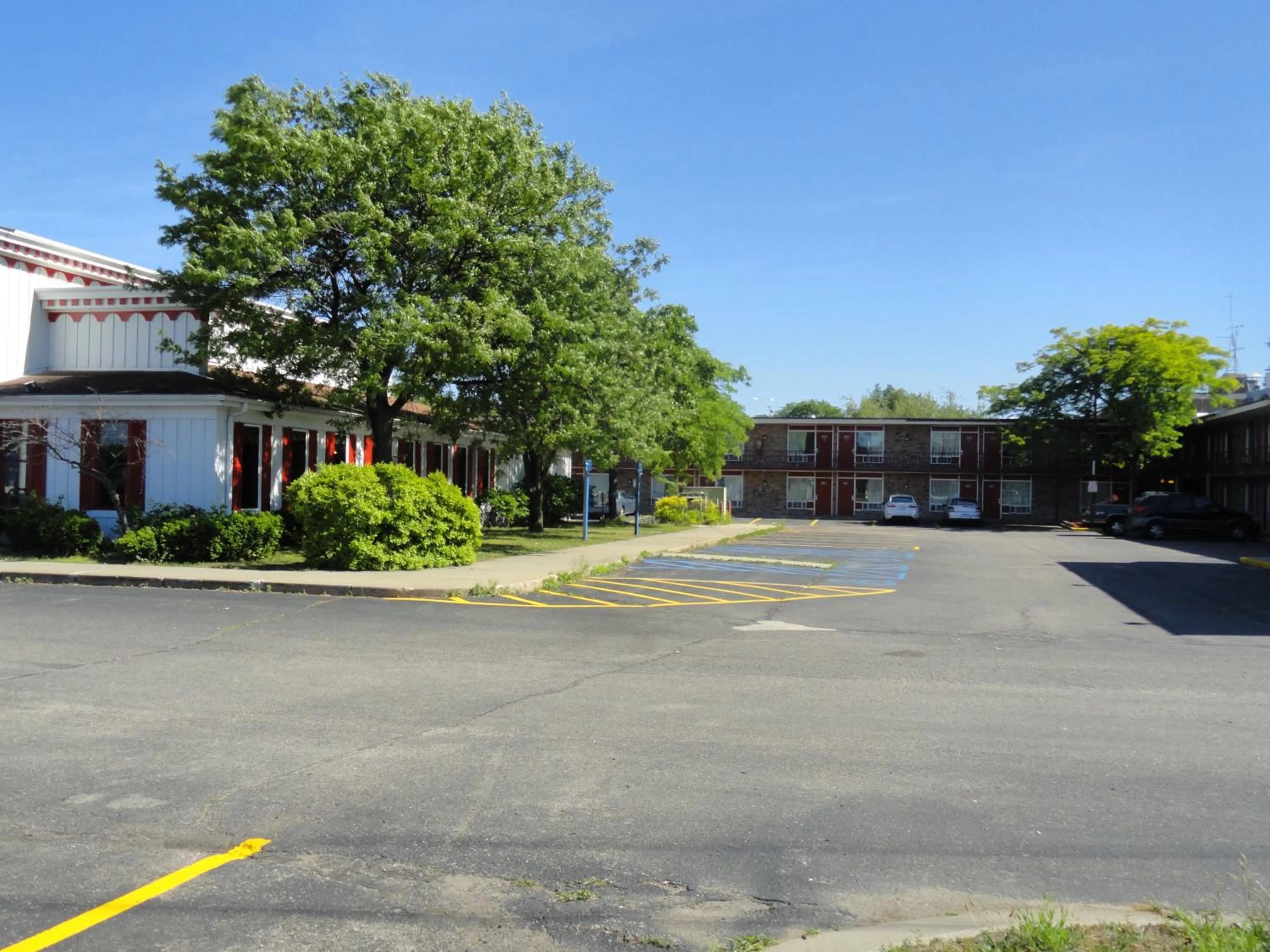 Facade/entrance in Grand Rapids Inn