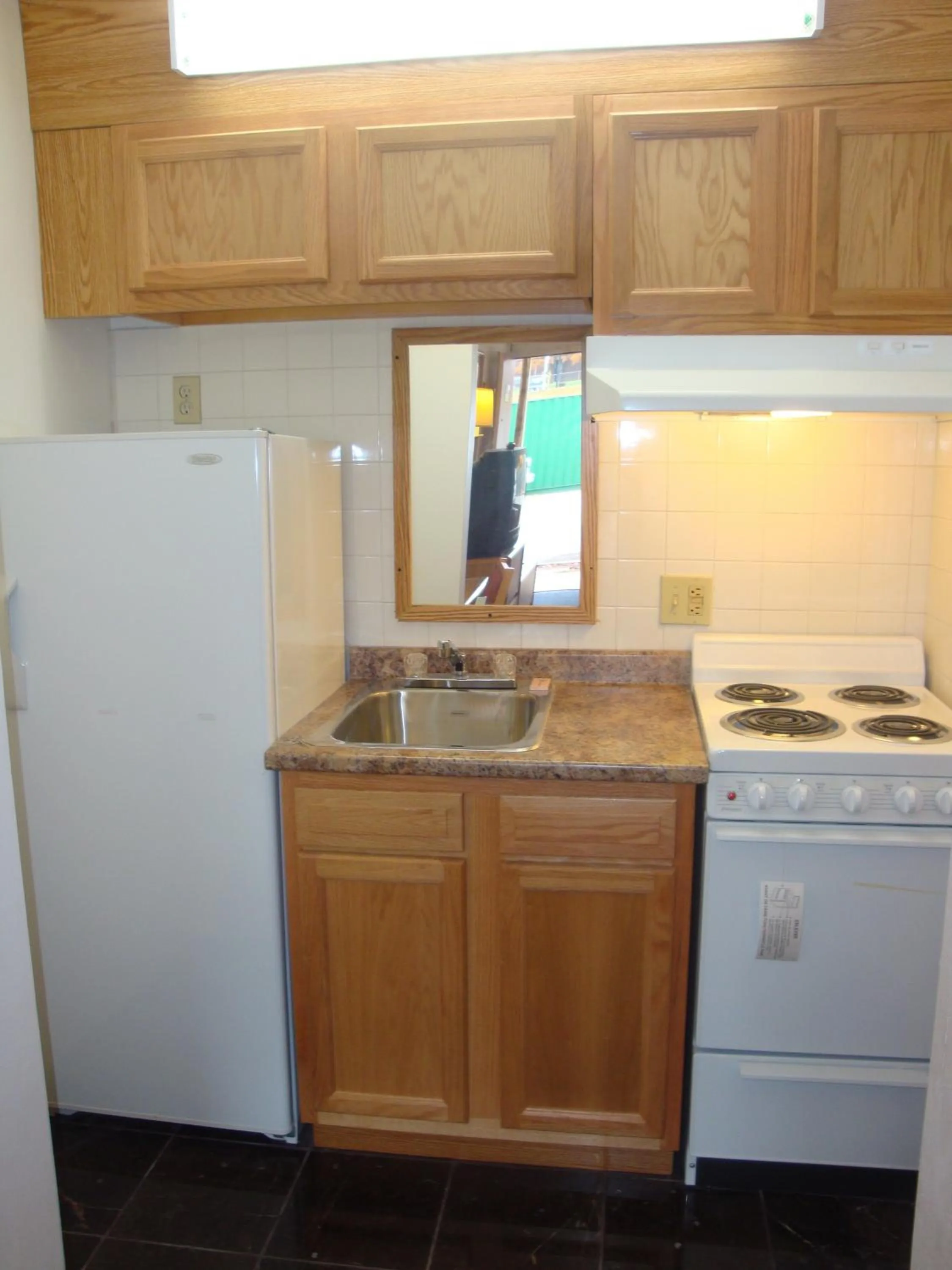 Kitchen or kitchenette in Grand Rapids Inn