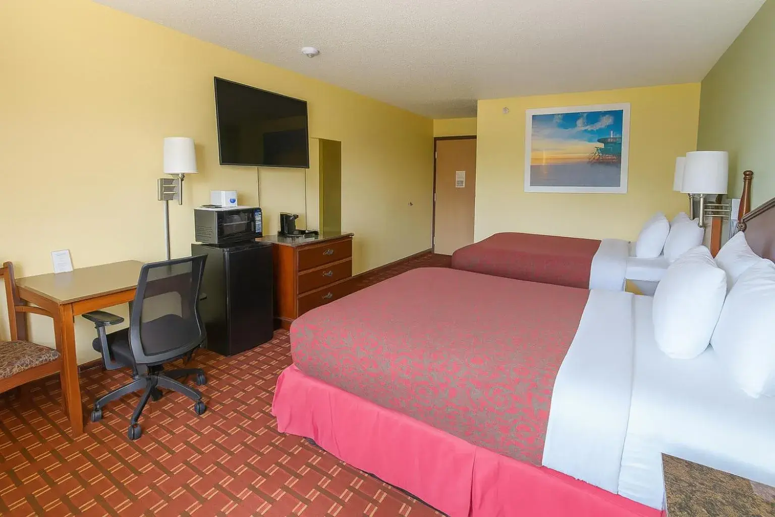 Photo of the whole room, Bed in Days Inn by Wyndham Morton Photo of the whole room, Bed in Days Inn by Wyndham Morton
