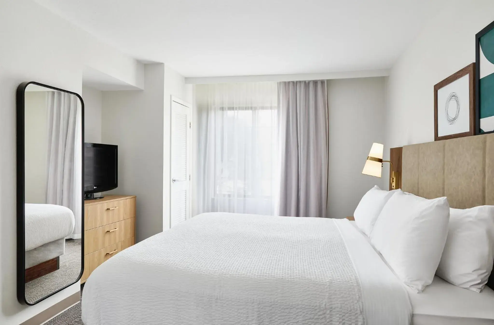 One-Bedroom Suite with Tub - Communications Access in Staybridge Suites Peoria Downtown by IHG One-Bedroom Suite with Tub - Communications Access in Staybridge Suites Peoria Downtown by IHG