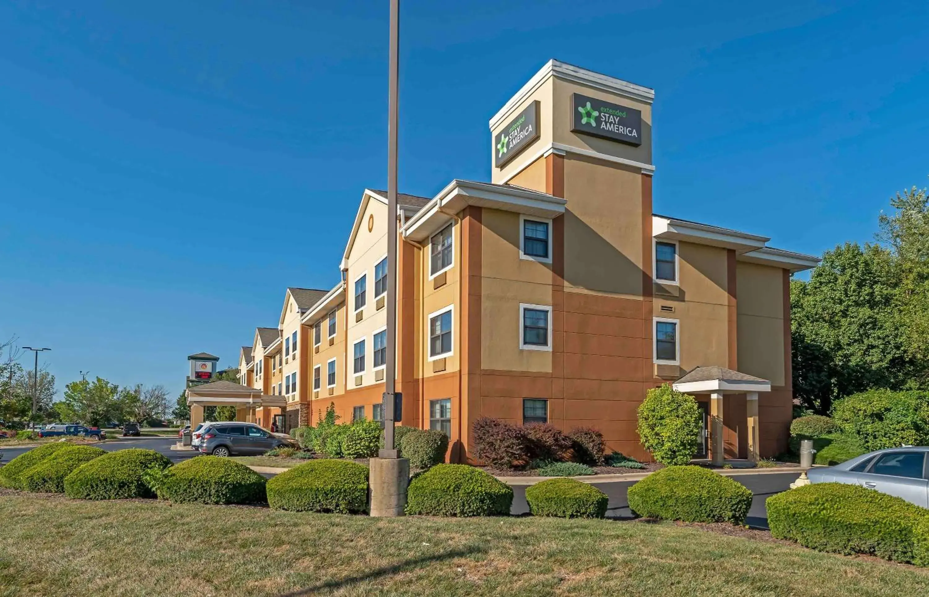 Property building in Extended Stay America Select Suites - St Louis - O' Fallon, IL Property building in Extended Stay America Select Suites - St Louis - O' Fallon, IL